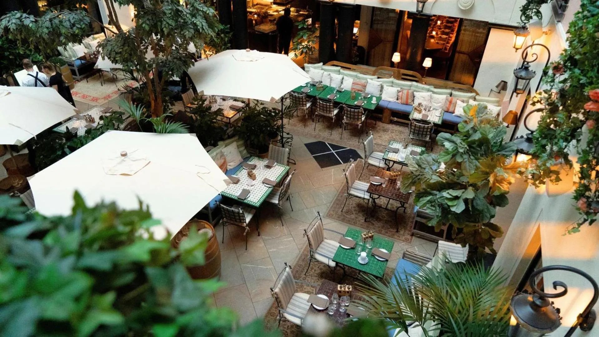 Restaurant/places to eat in MJ's