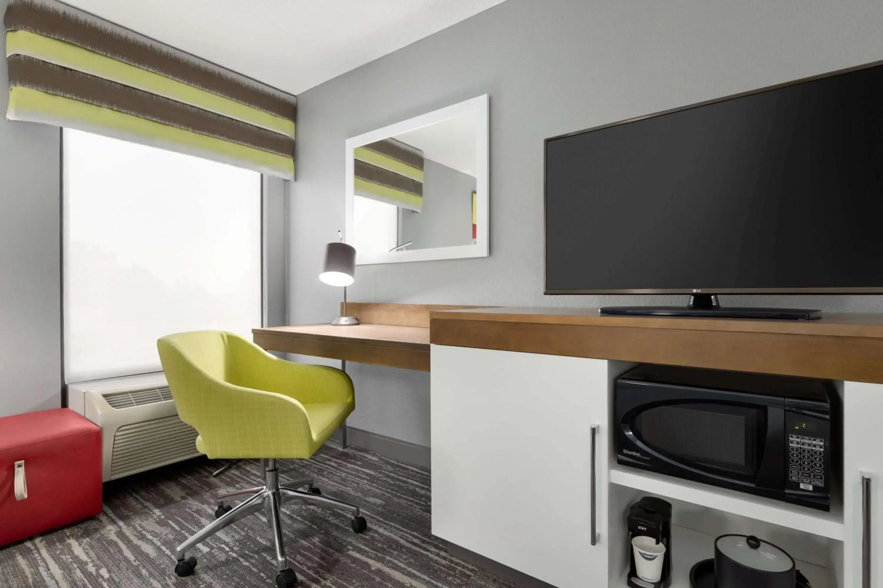 King Room with Sofa Bed and Study - Non-Smoking in Hampton Inn Greenville-Simpsonville King Room with Sofa Bed and Study - Non-Smoking in Hampton Inn Greenville-Simpsonville