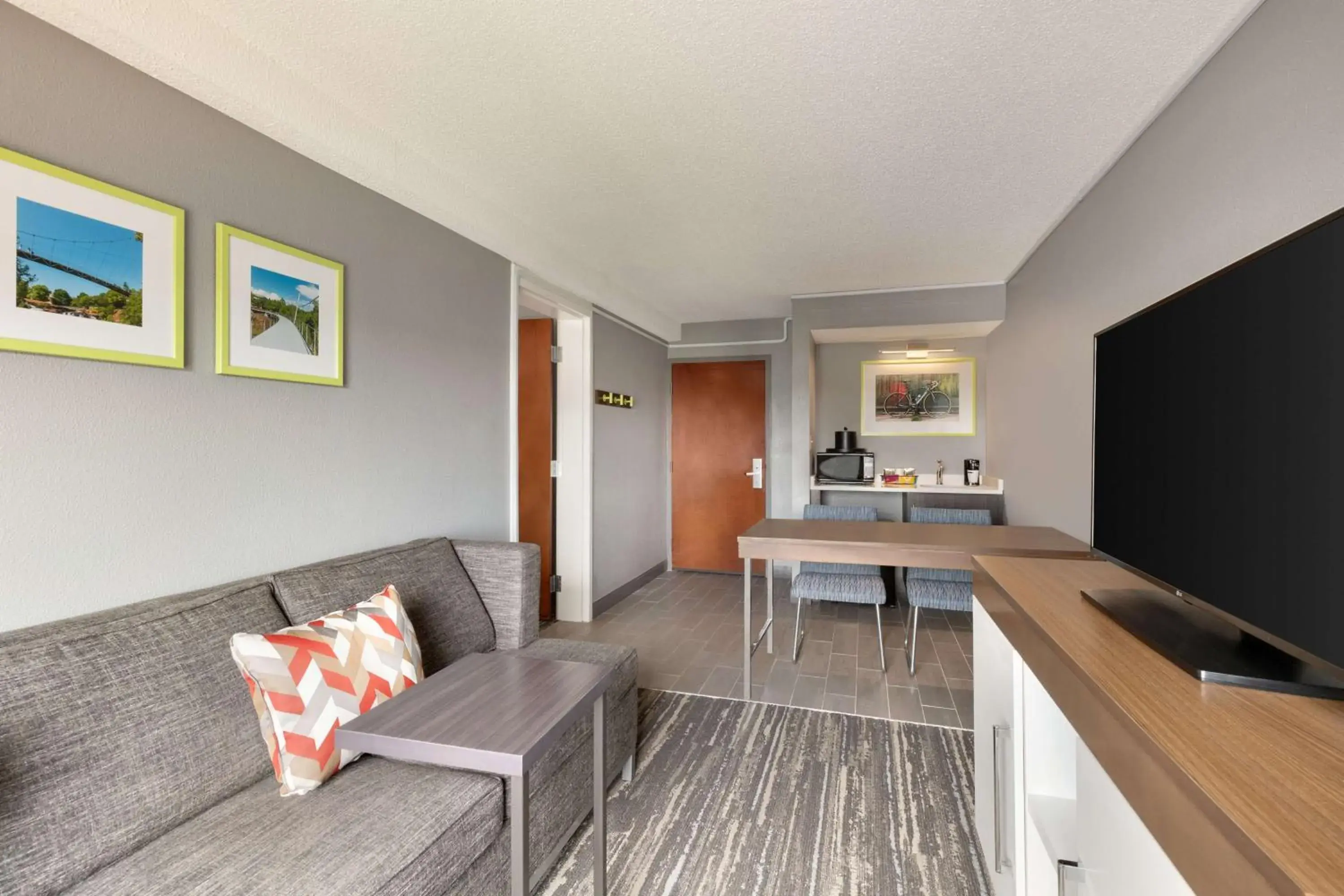 One-Bedroom King Suite - Non-Smoking in Hampton Inn Greenville-Simpsonville One-Bedroom King Suite - Non-Smoking in Hampton Inn Greenville-Simpsonville