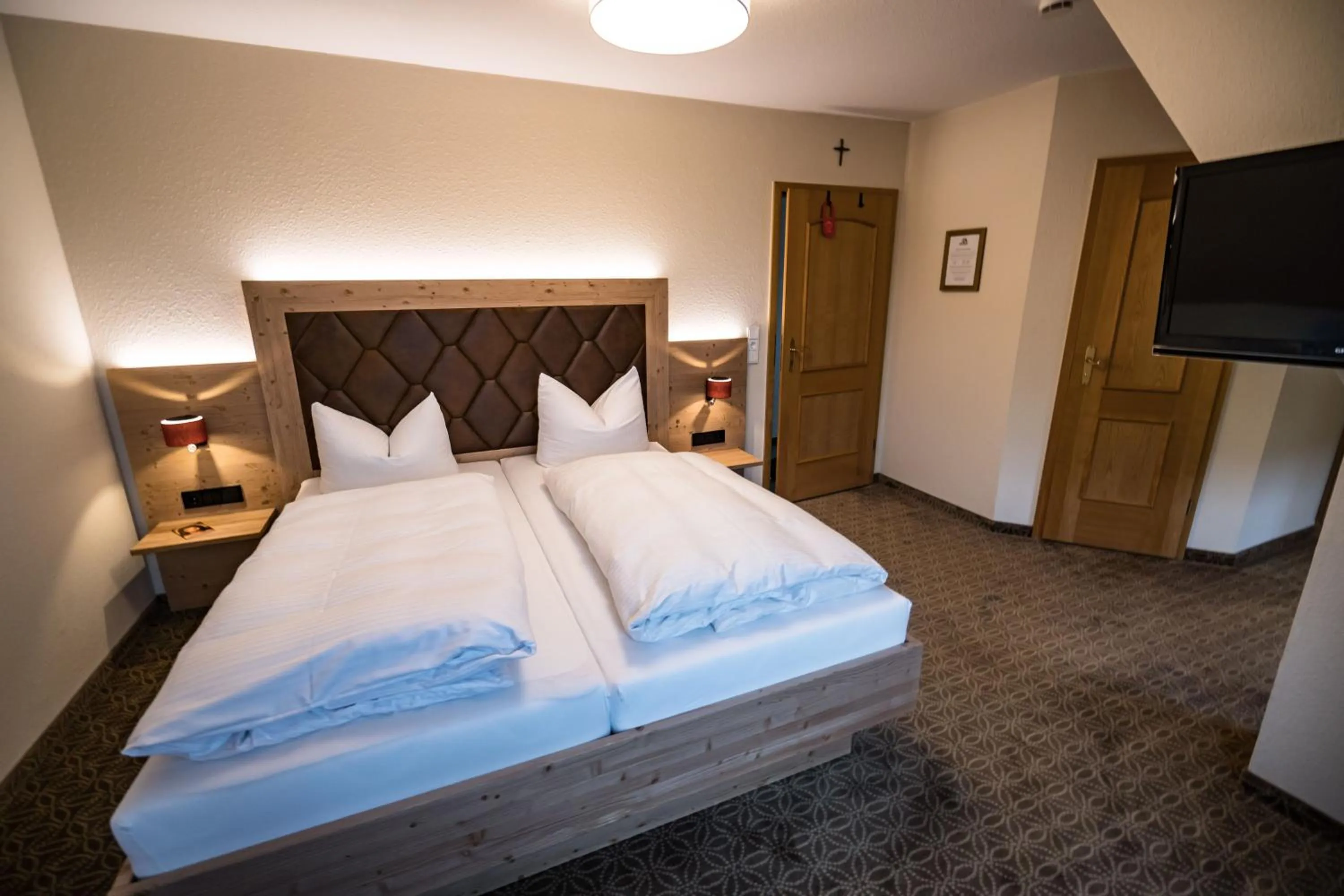 Bed in Hohenester Gasthaus & Hotel