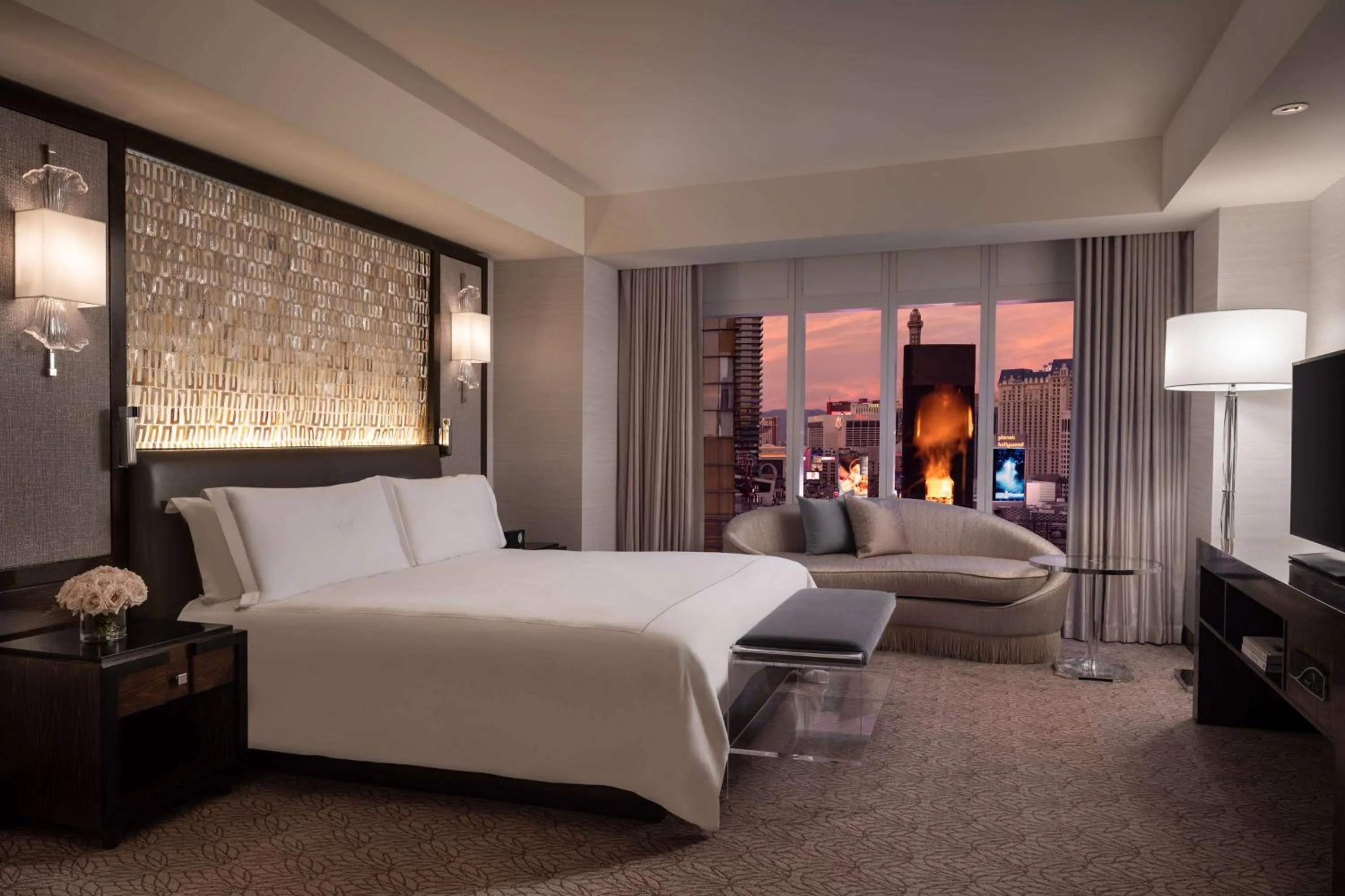 View (from property/room), Bed in Waldorf Astoria Las Vegas