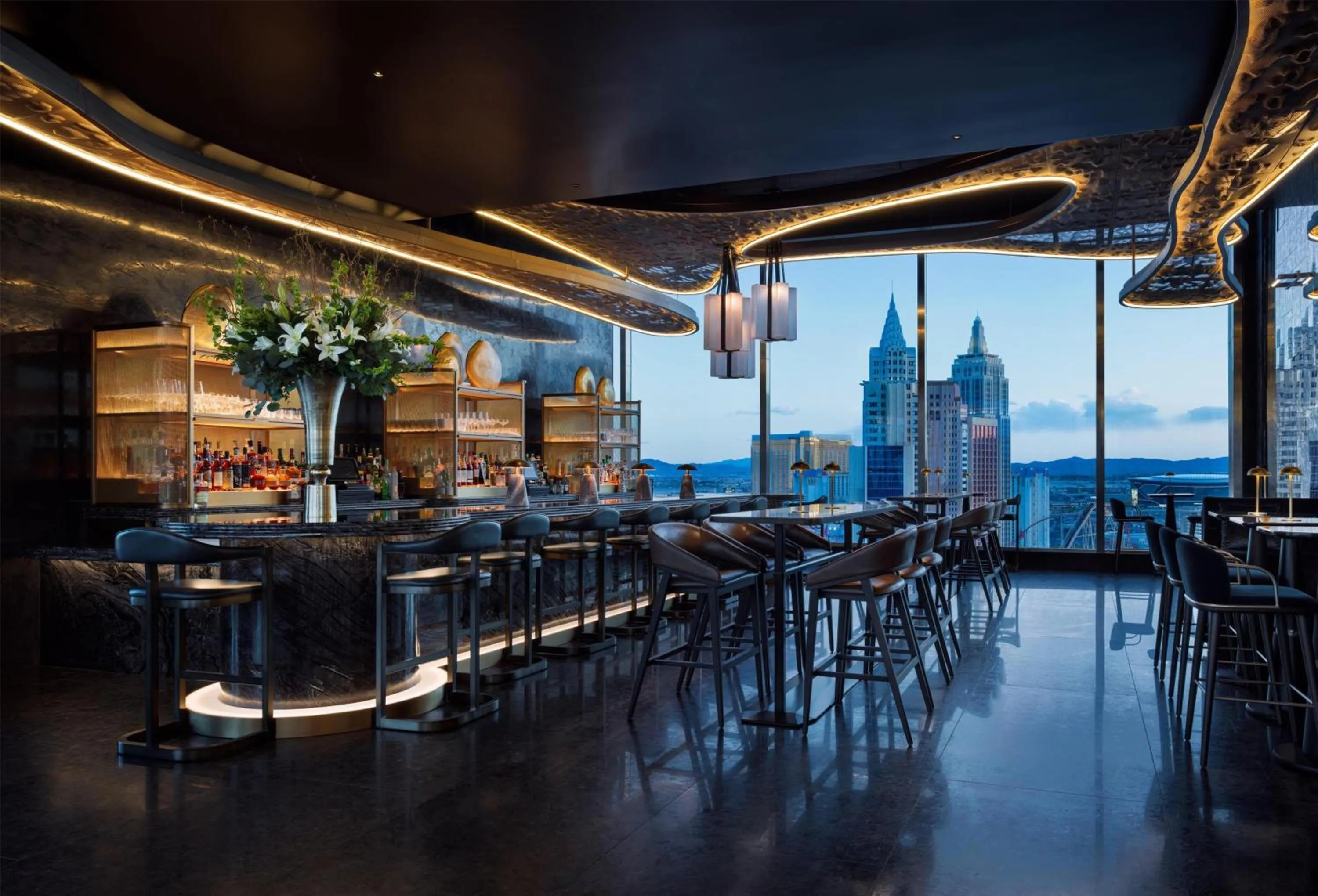 Lounge or bar in Waldorf Astoria Las Vegas