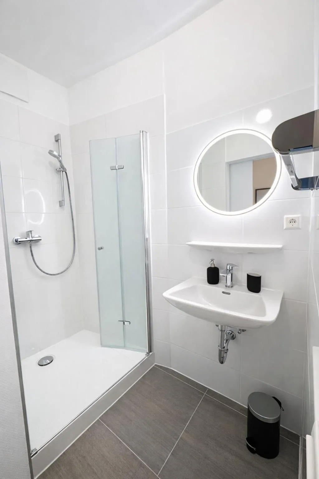 Shower in Gästehaus Kühnle