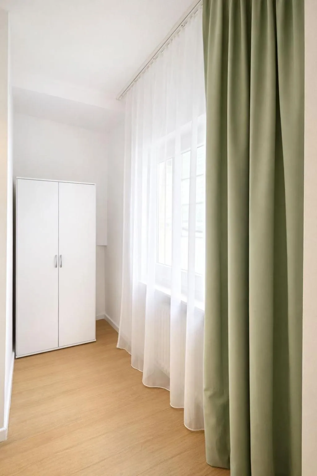 wardrobe, Bed in Gästehaus Kühnle