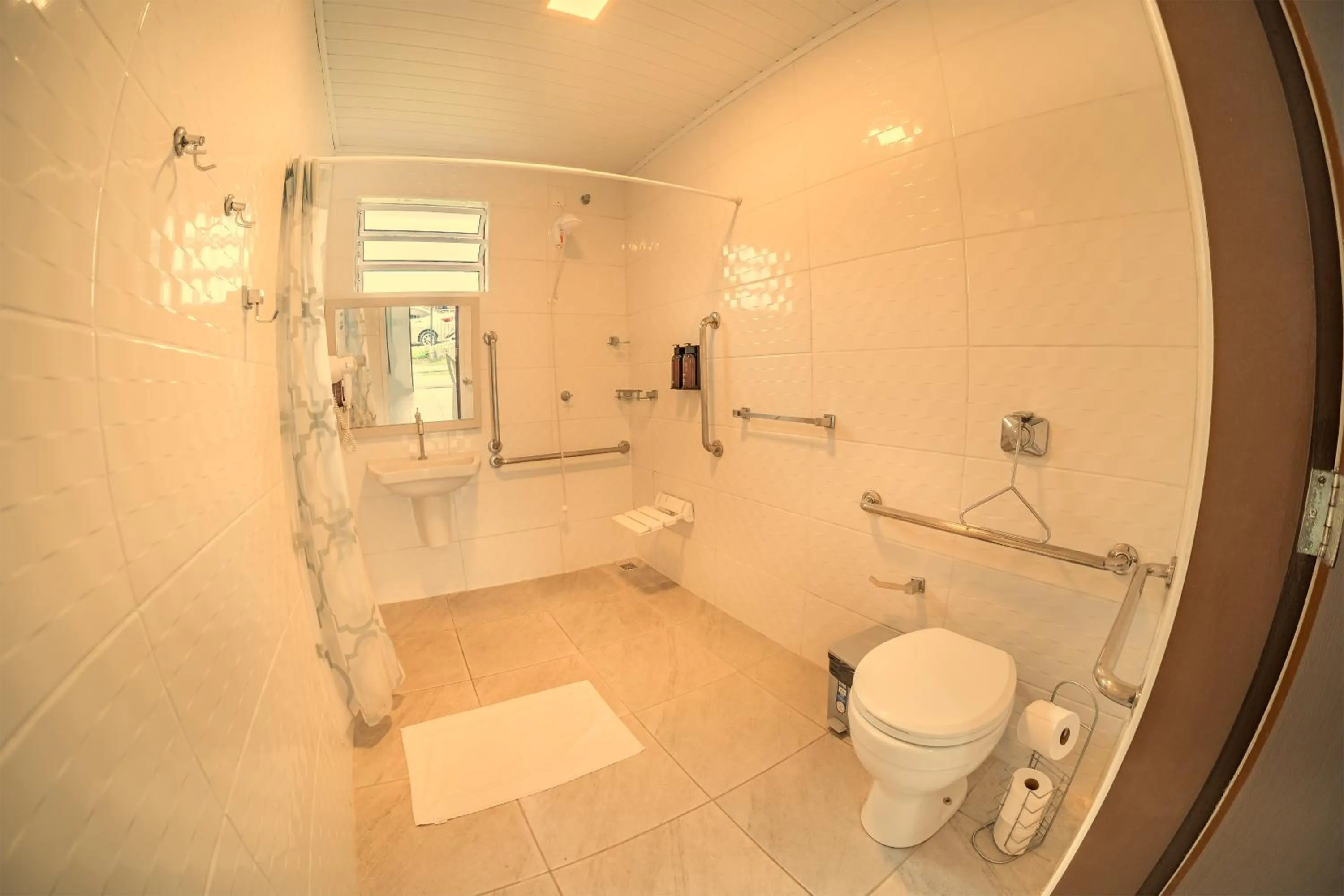 Shower in Cabanas Termas Hotel