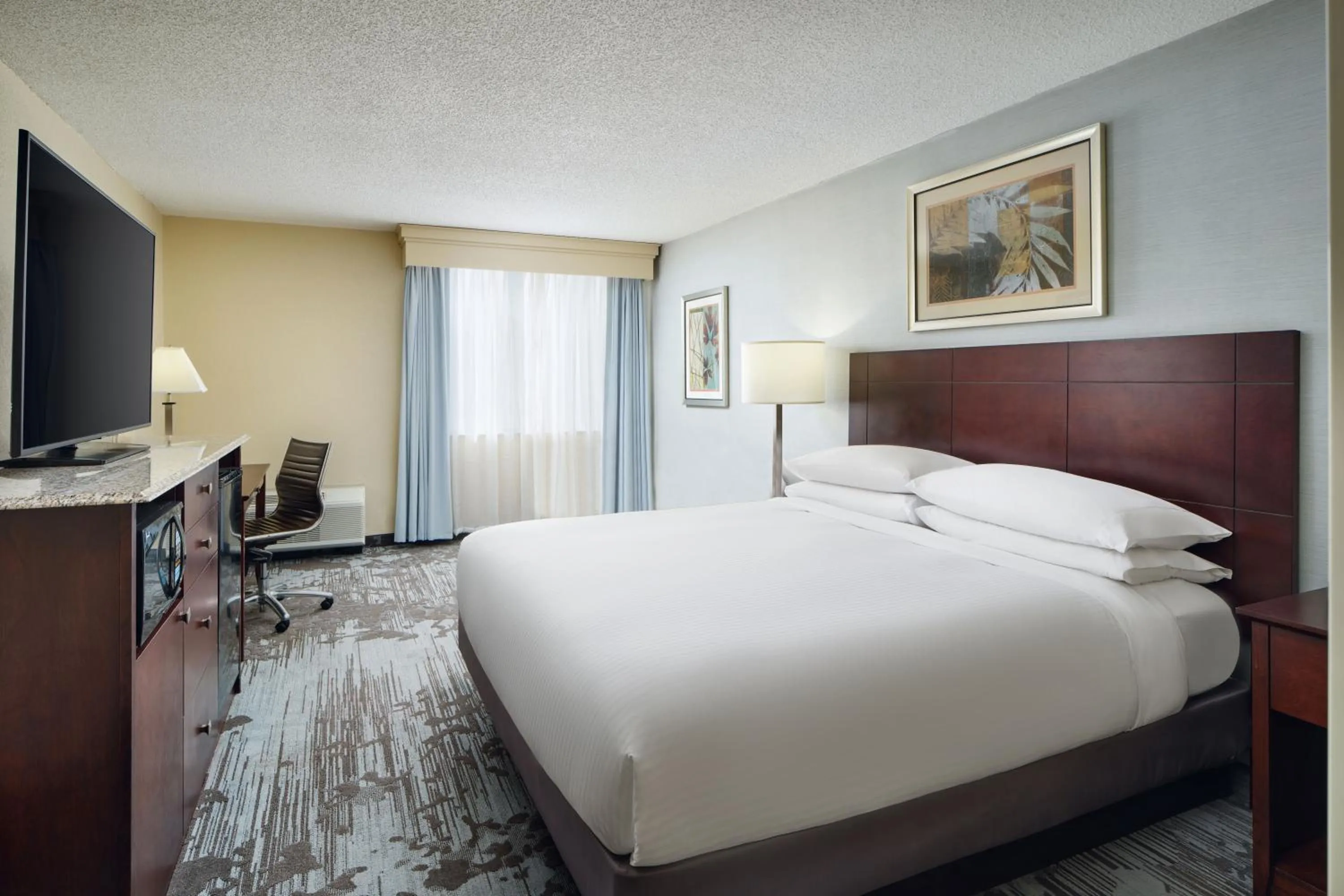 Bedroom, Bed in DoubleTree by Hilton Rocky Mount