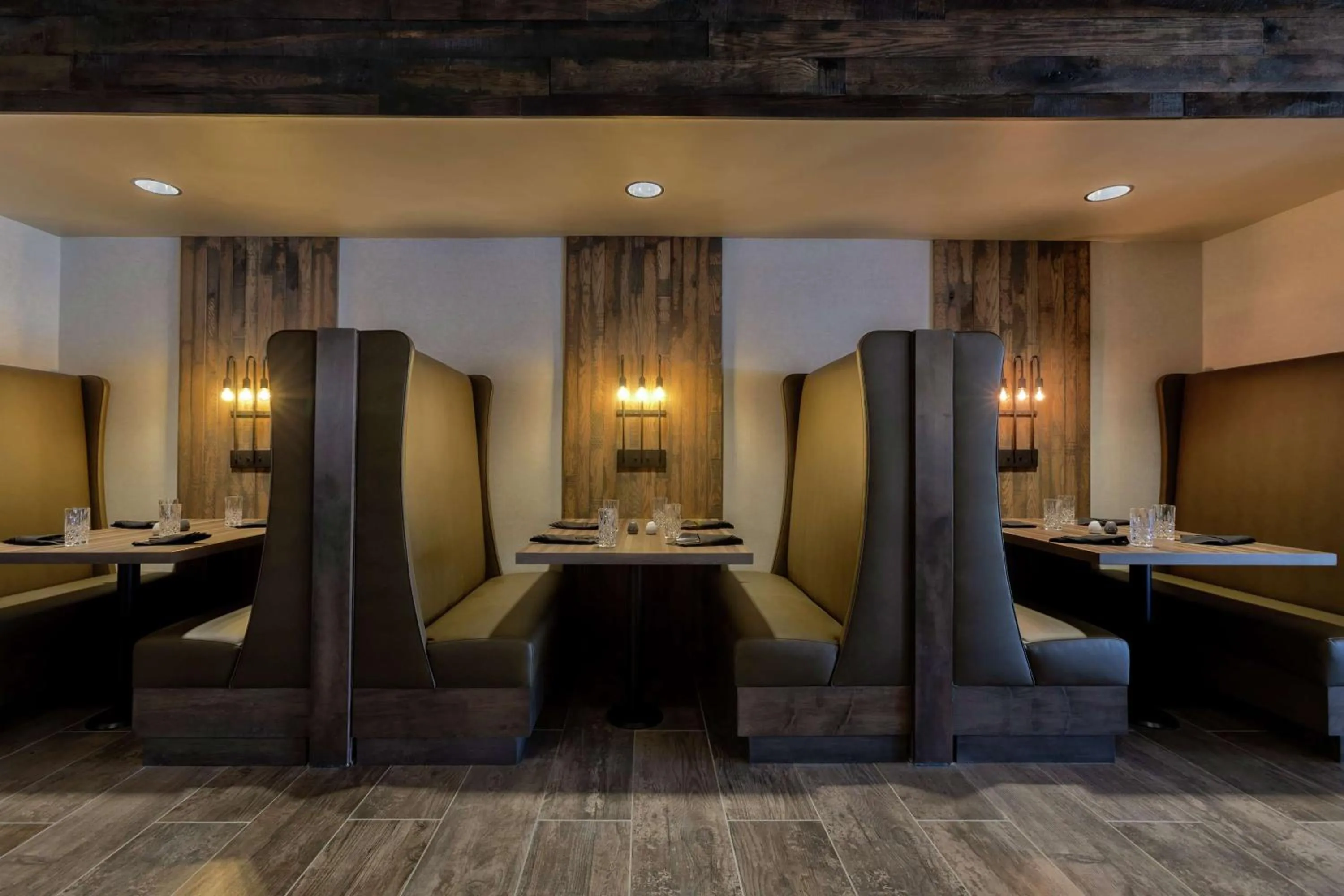 Restaurant/places to eat in Embassy Suites by Hilton Tulsa I-44