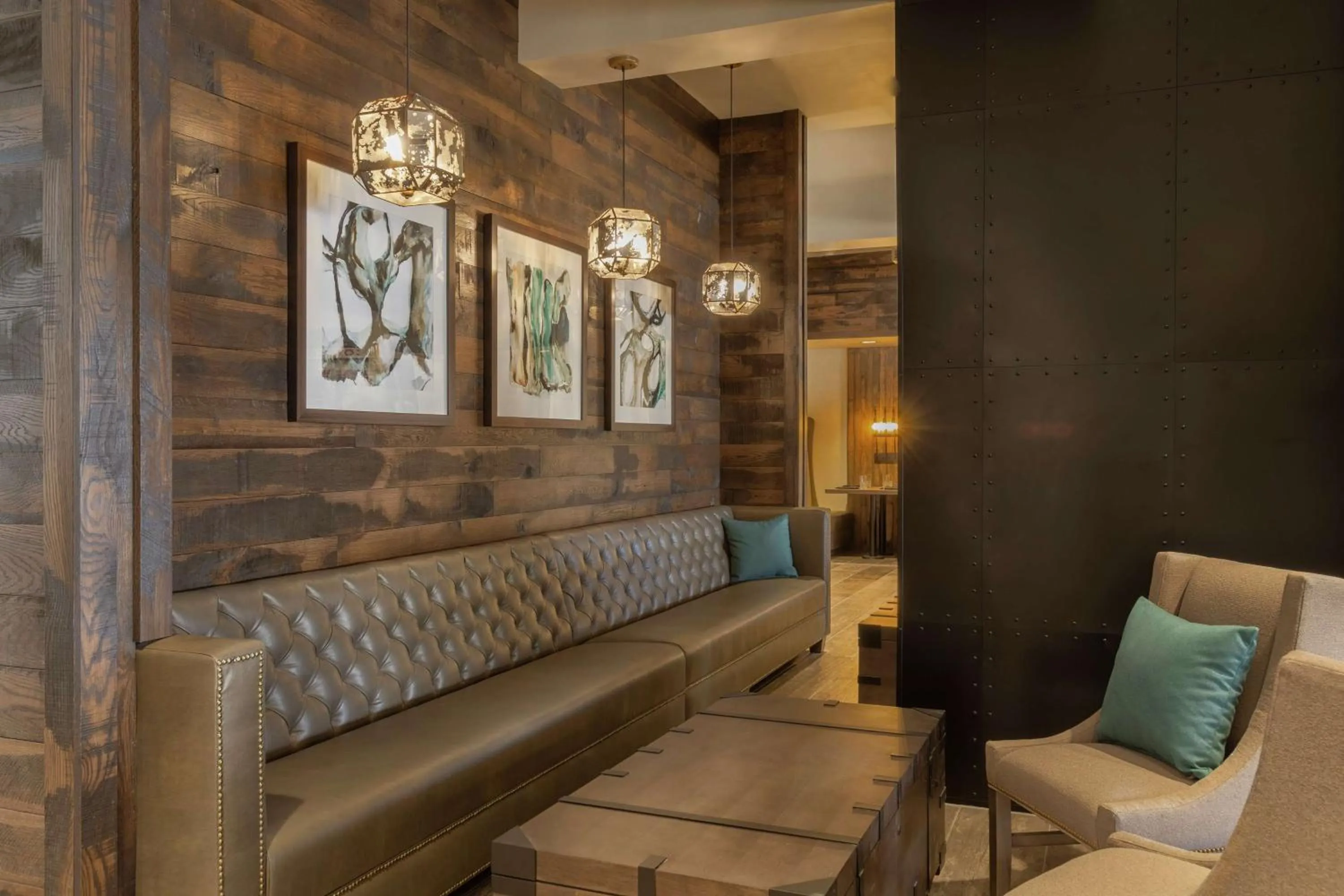 Restaurant/places to eat in Embassy Suites by Hilton Tulsa I-44