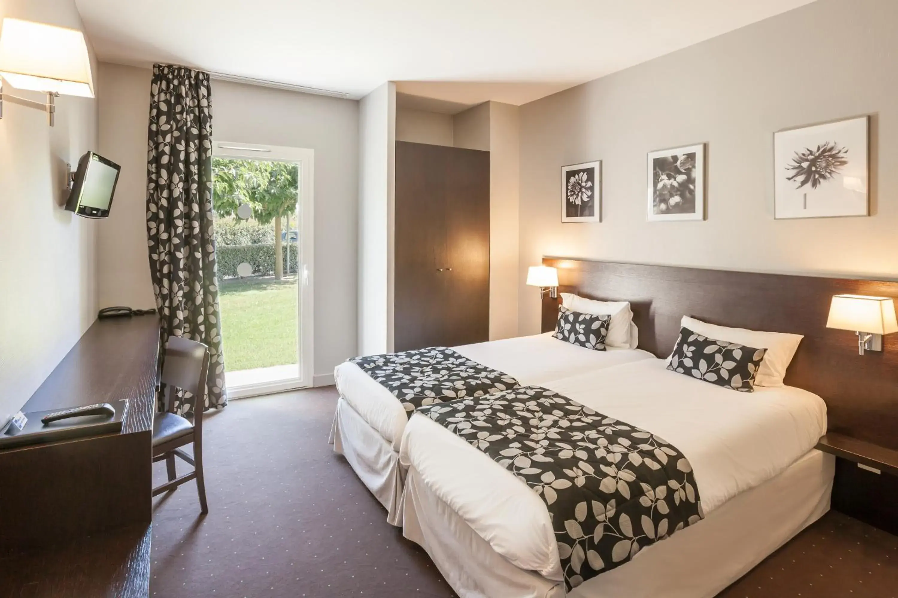 Twin Room in Hotel Alienor Twin Room in Hotel Alienor