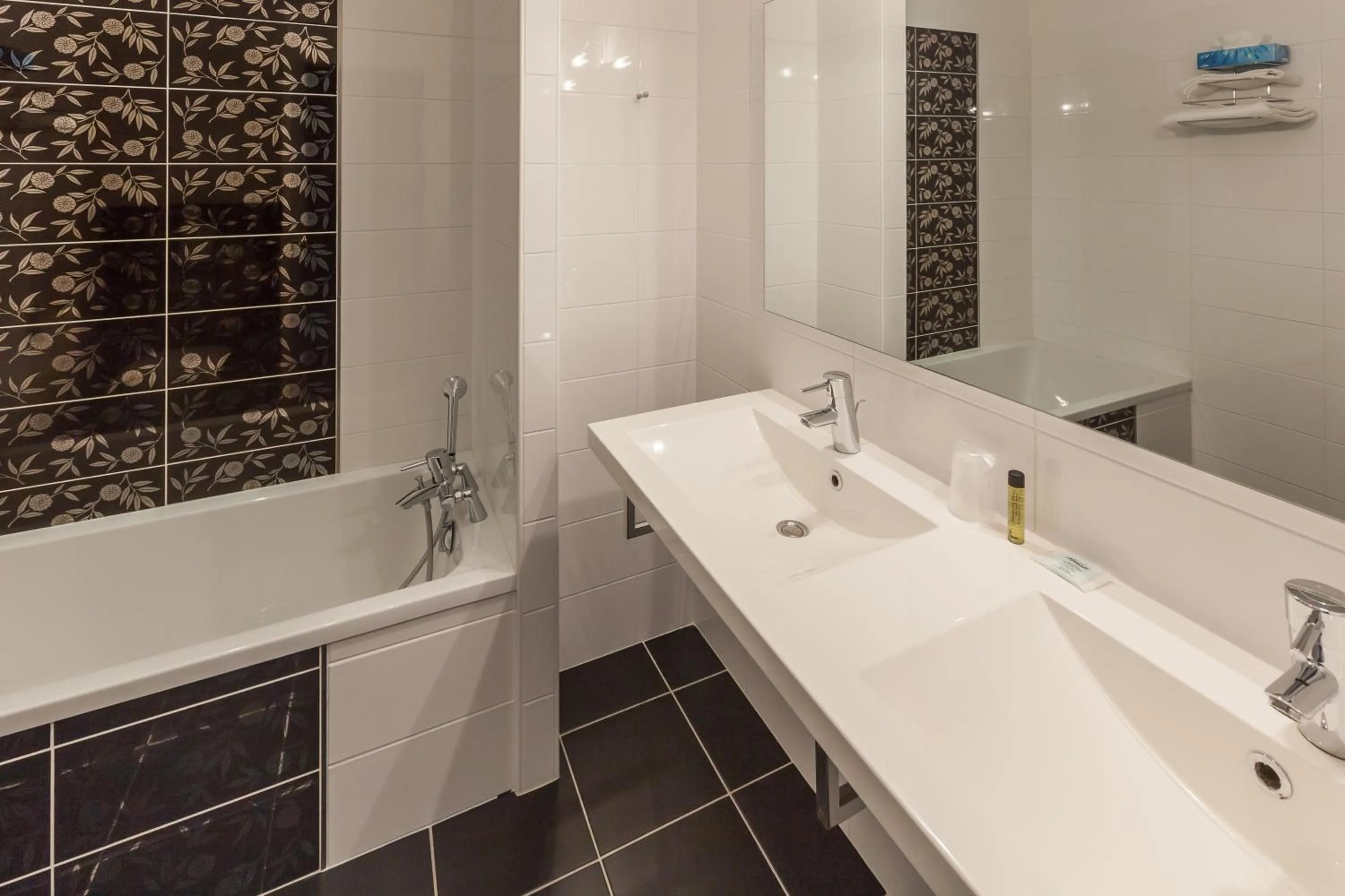 Bathroom in Hotel Alienor