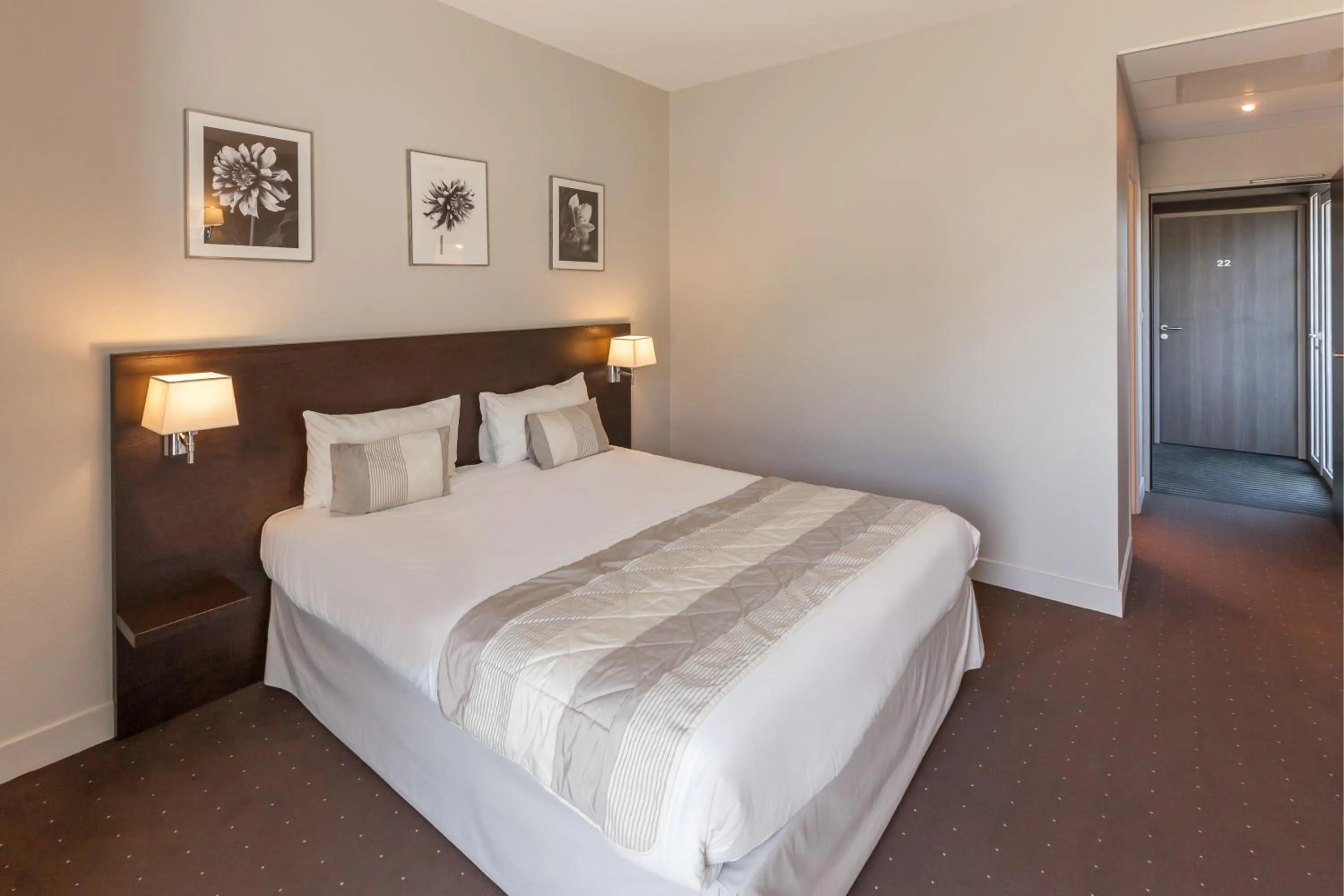 Photo of the whole room, Bed in Hotel Alienor