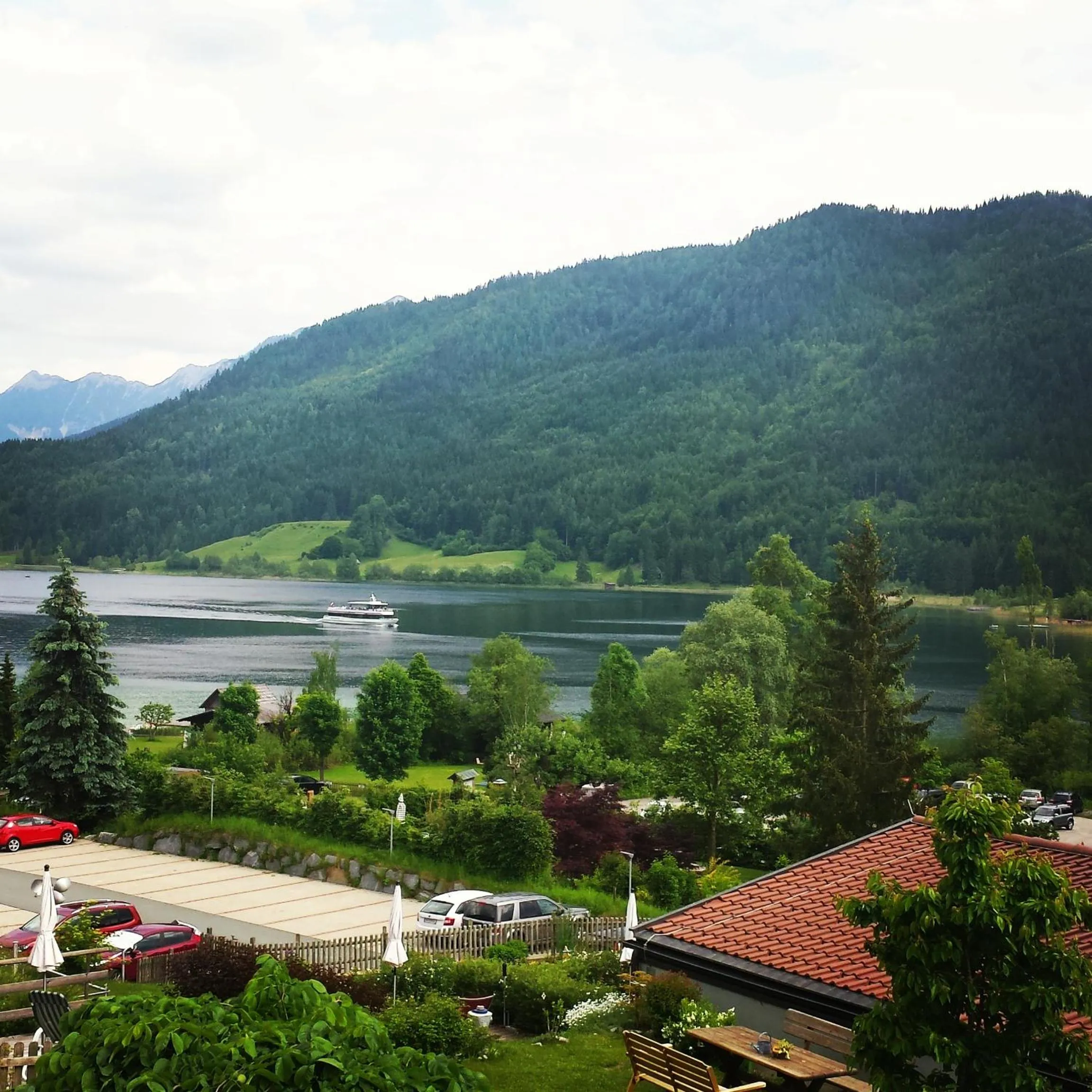 Garden view in Haus Lackner am Weissensee in Kärnten