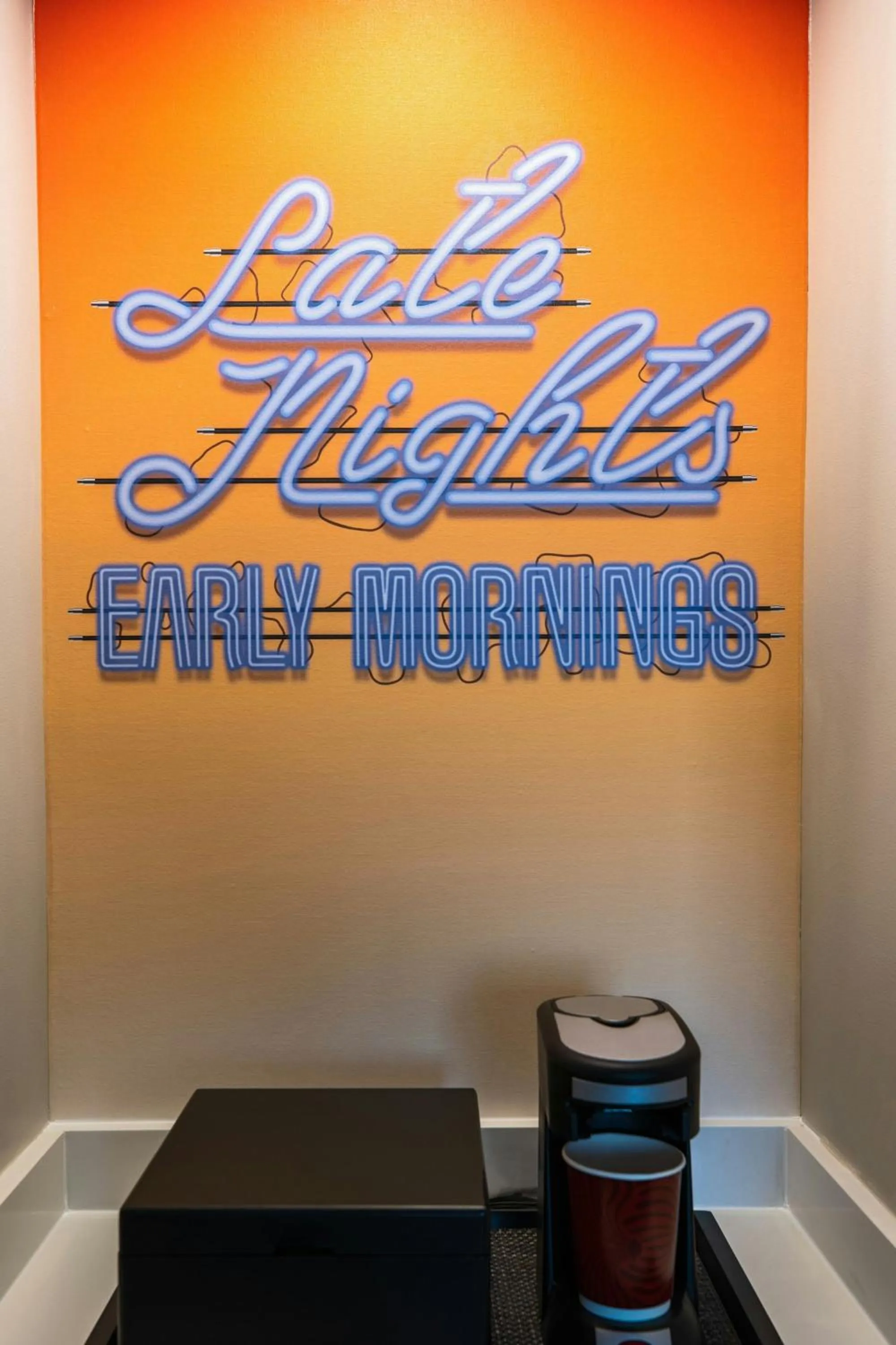 Photo of the whole room in Renaissance Dallas Addison