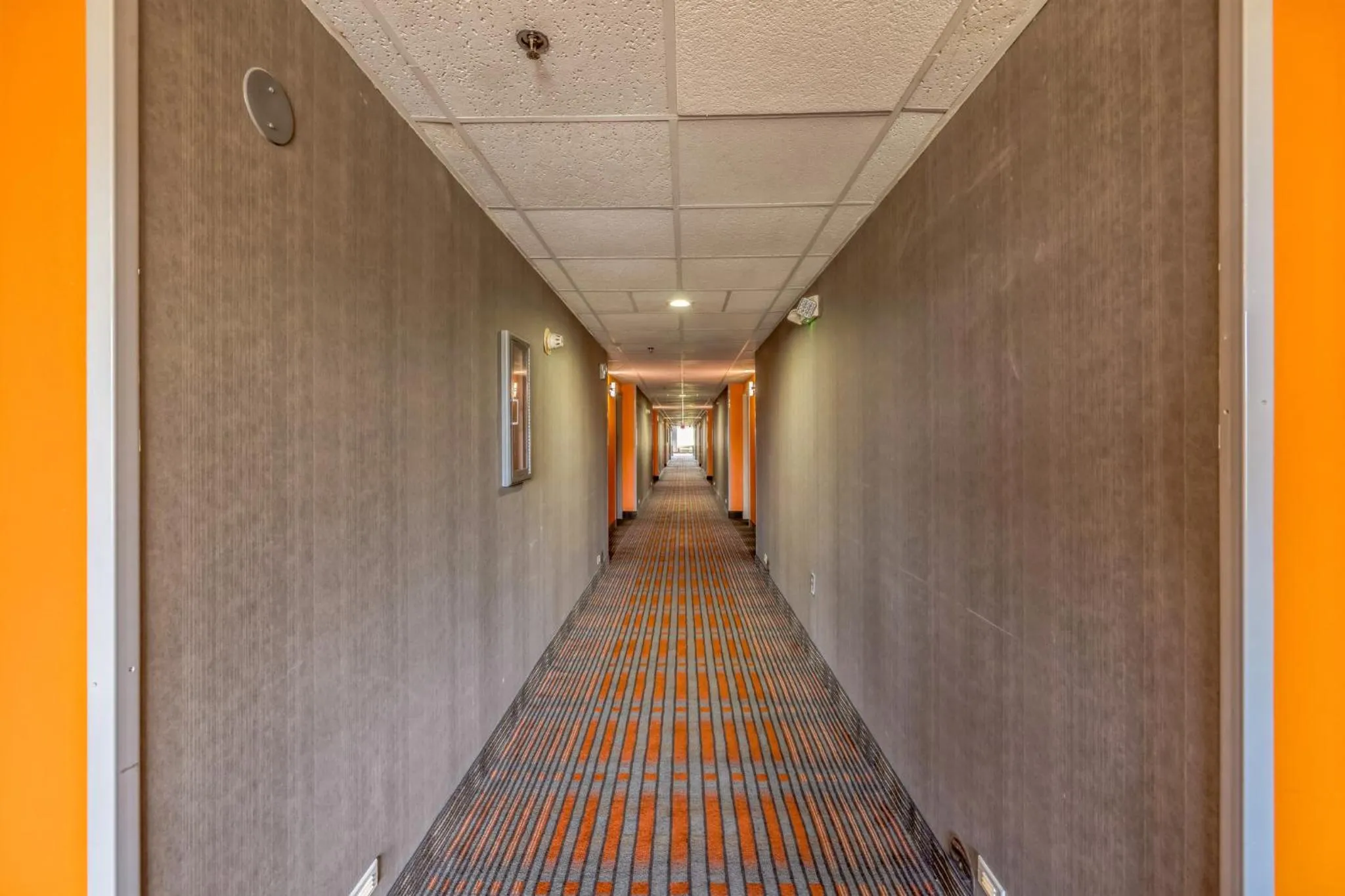 Property building in Howard Johnson by Wyndham Lexington