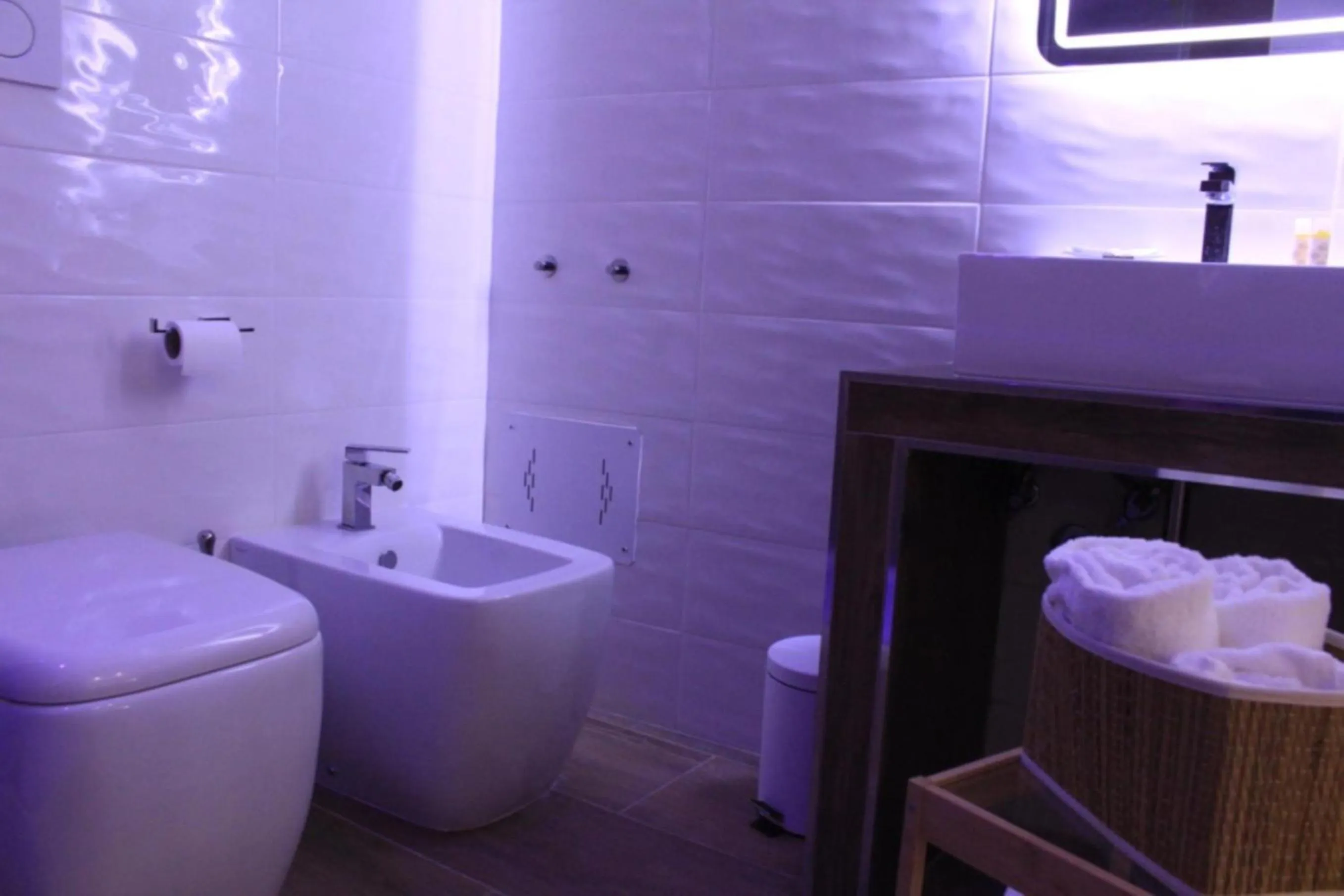 Toilet in Gazebo Rooms