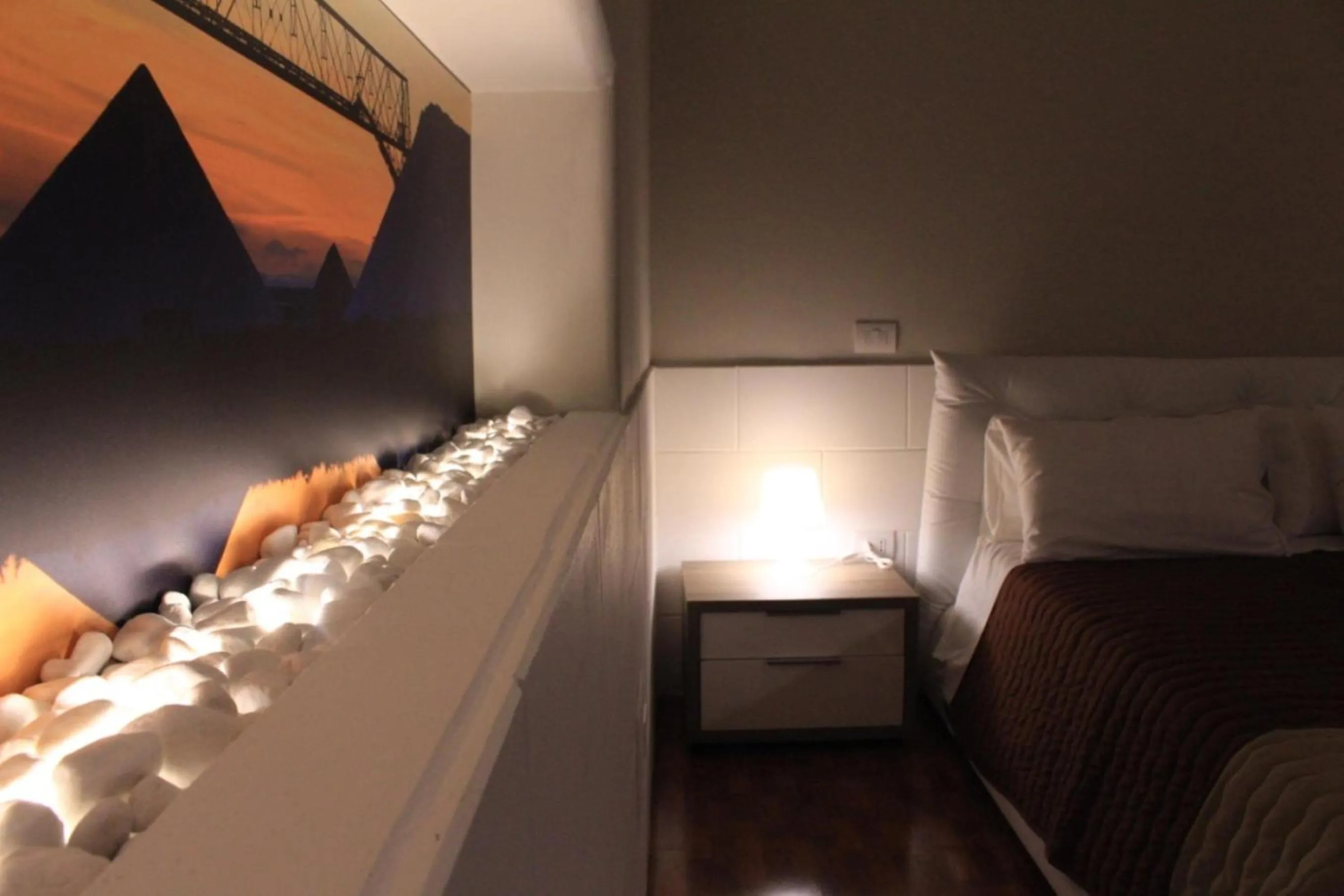 Decorative detail, Bed in Gazebo Rooms