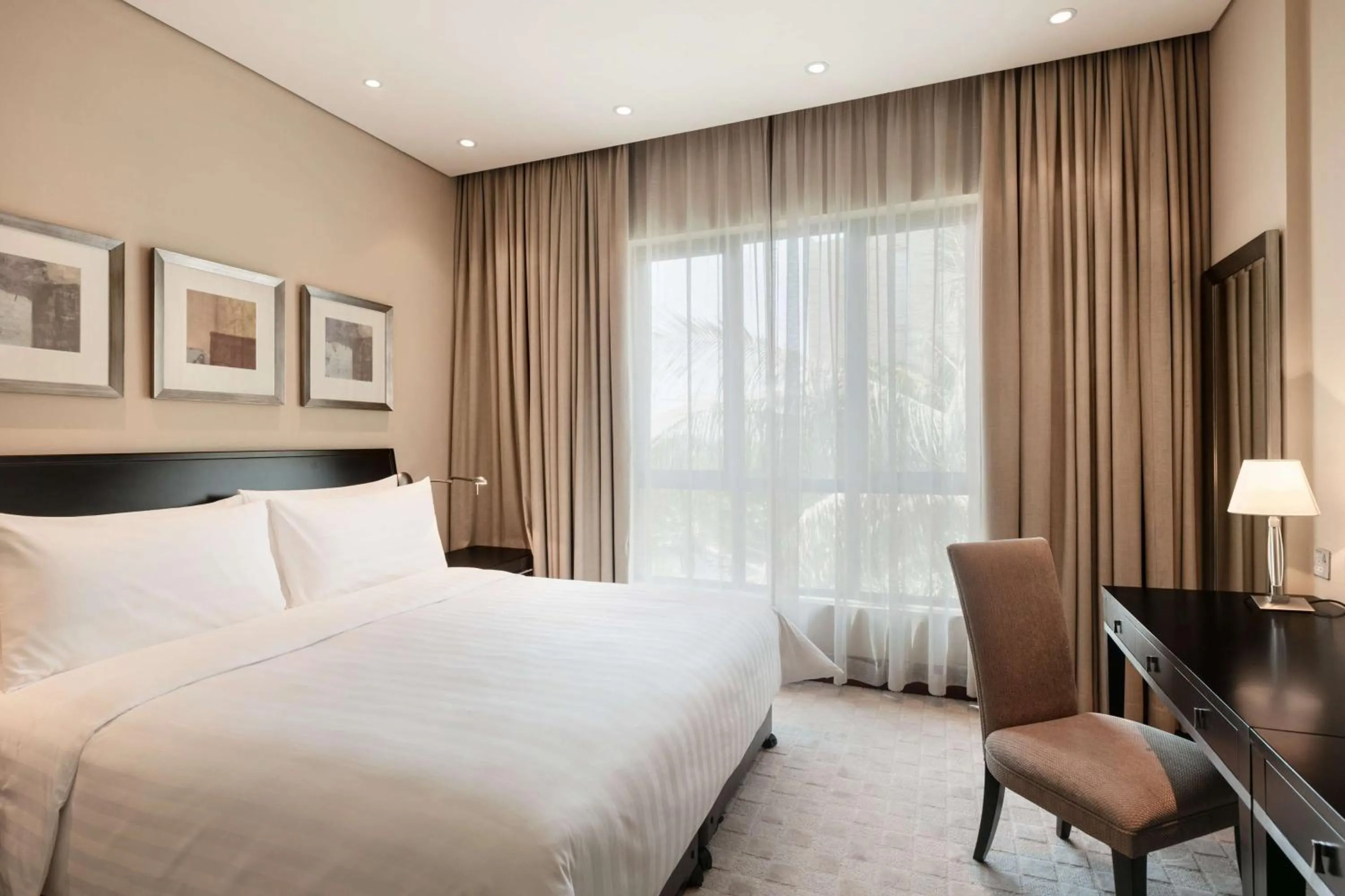 Photo of the whole room, Bed in Shangri-La Qaryat Al Beri, Abu Dhabi