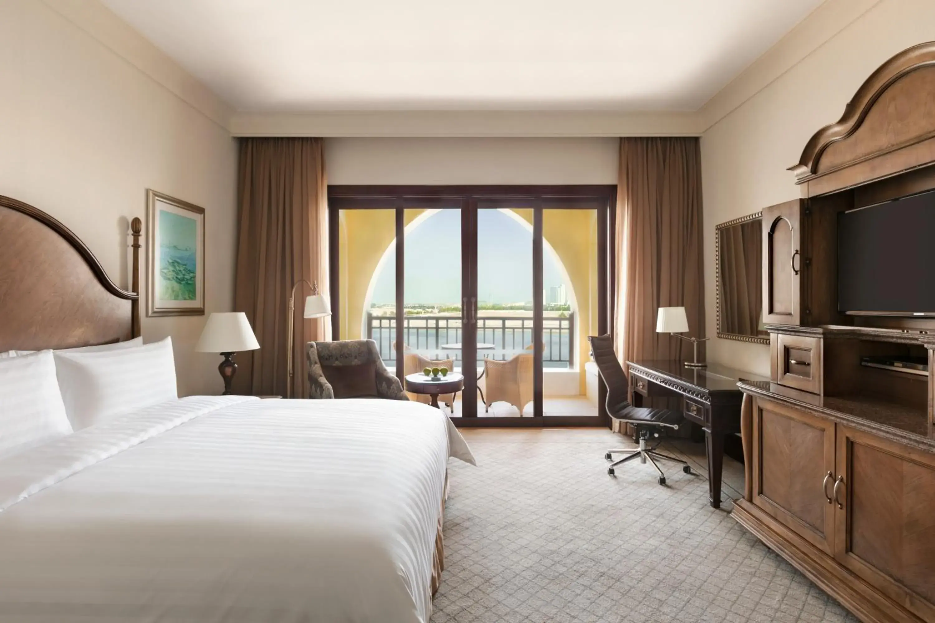 Horizon Club Deluxe King Room with Lounge Access in Shangri-La Qaryat Al Beri, Abu Dhabi Horizon Club Deluxe King Room with Lounge Access in Shangri-La Qaryat Al Beri, Abu Dhabi