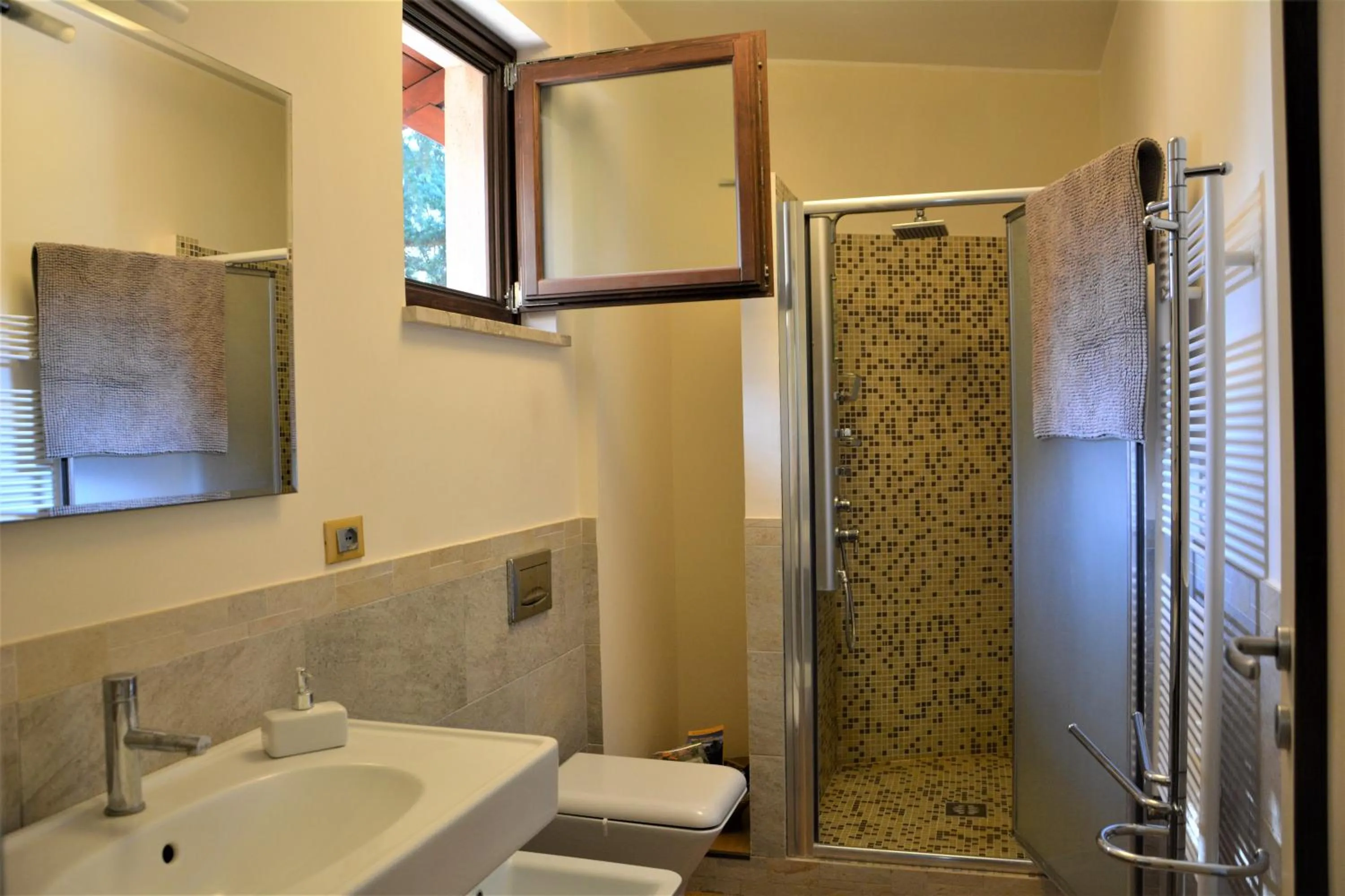 Shower in B&B Betulla dell'Etna