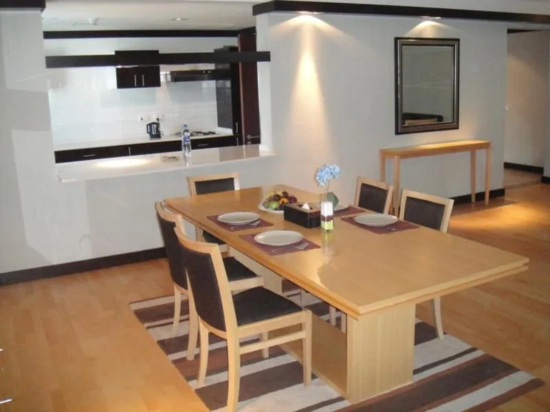 Kitchen or kitchenette in L'Arabia Hotel Apartments