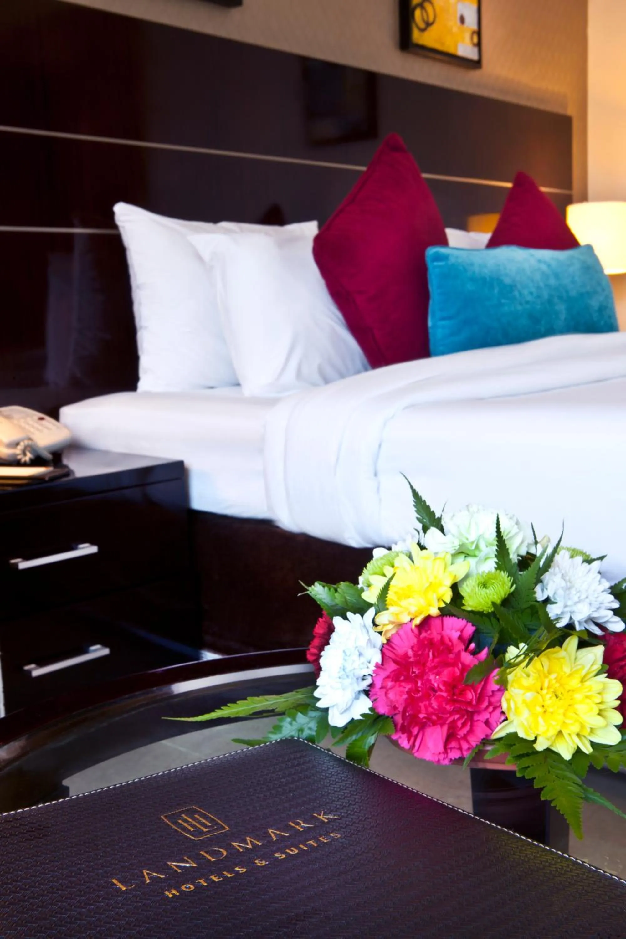 Bedroom, Bed in Landmark Riqqa Hotel