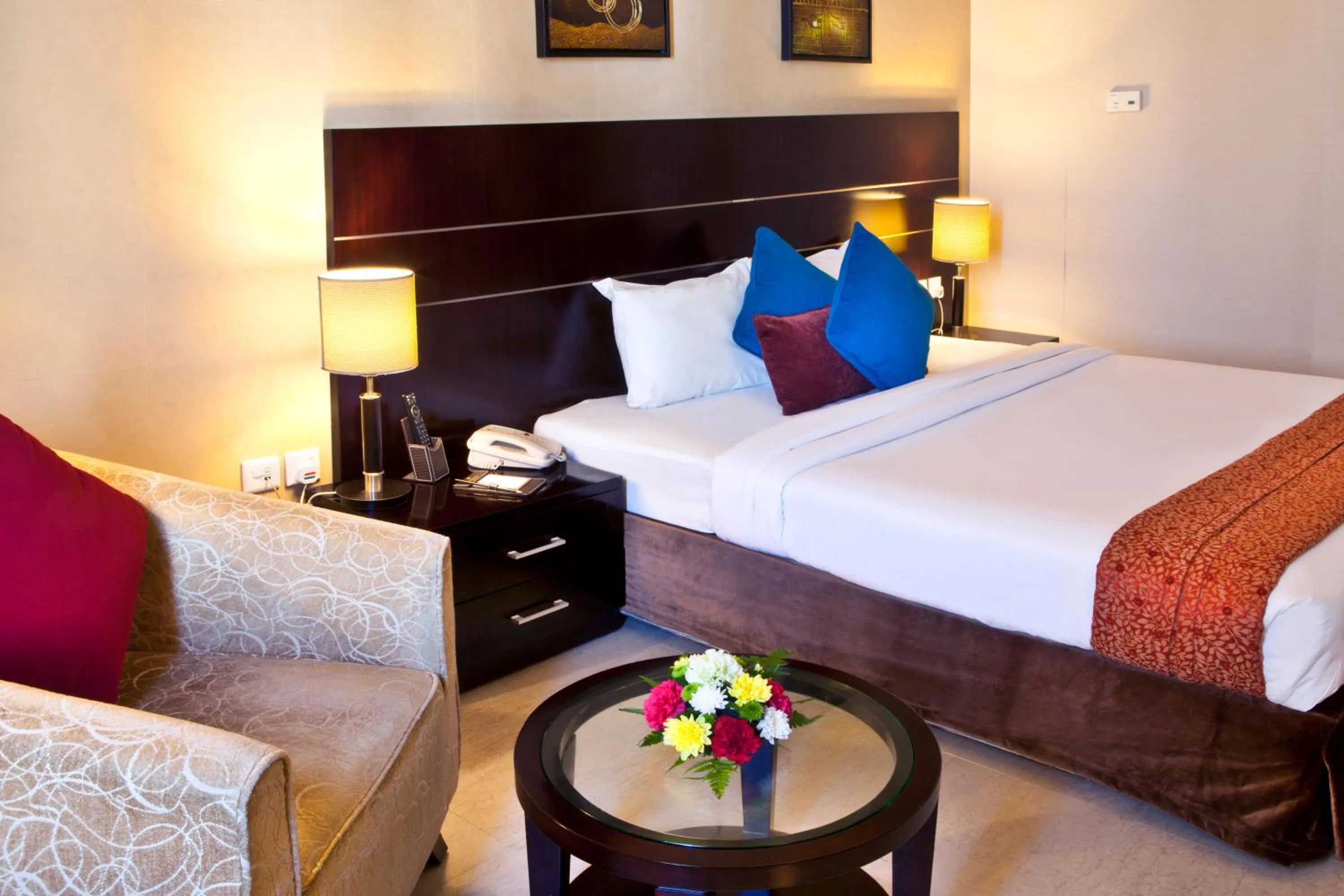 Photo of the whole room, Bed in Landmark Riqqa Hotel