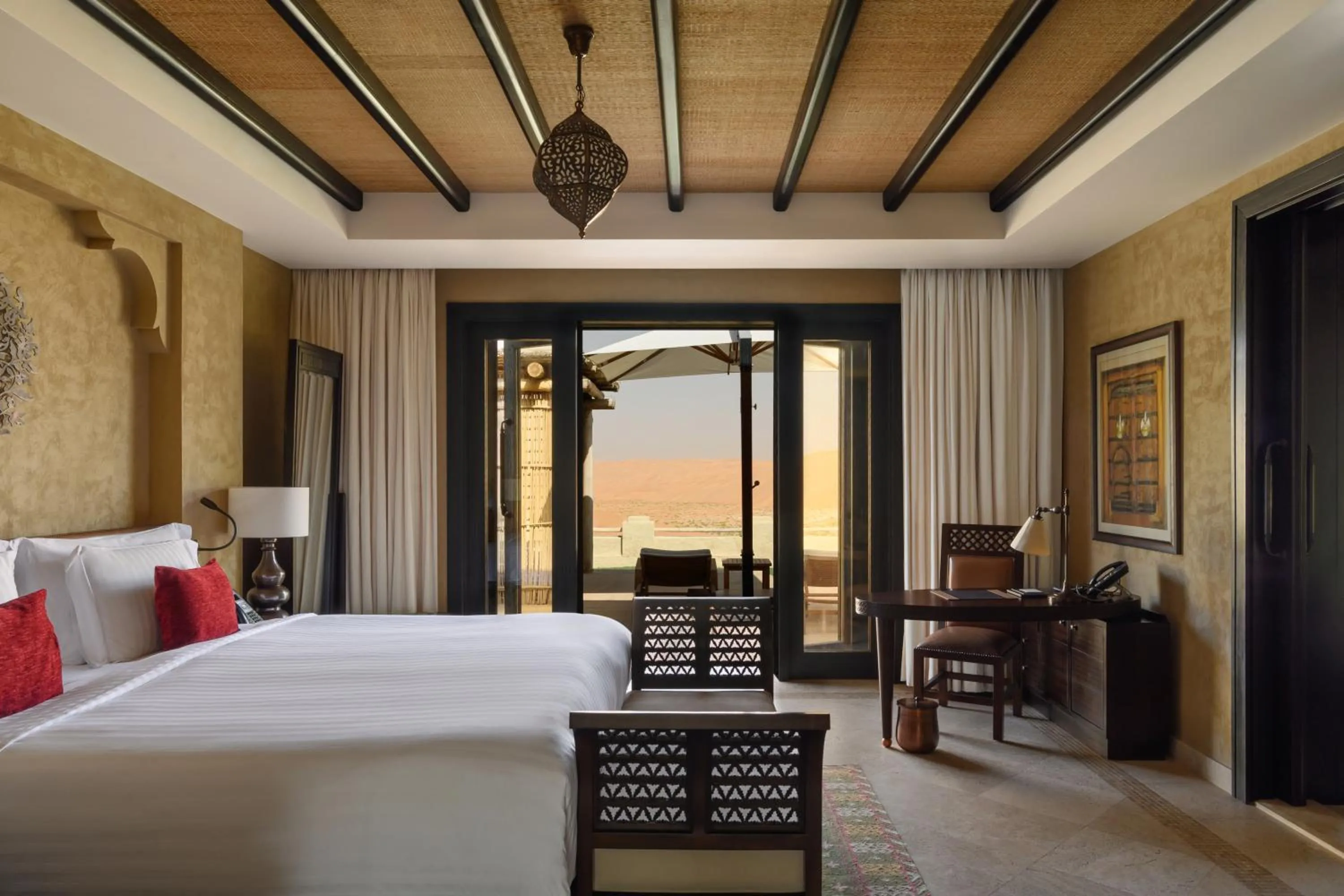 Bedroom, Bed in Anantara Qasr al Sarab Desert Resort