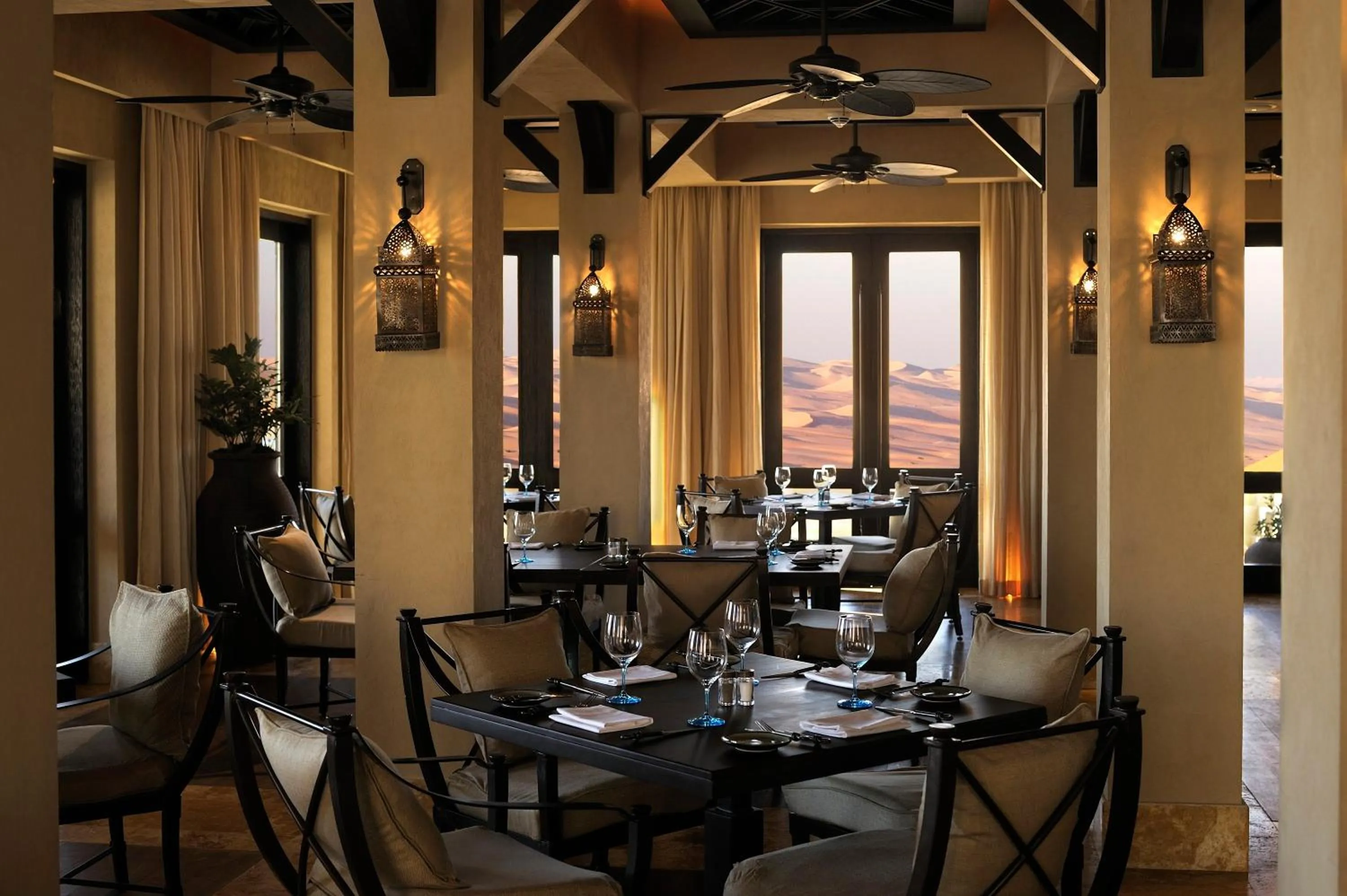 Restaurant/places to eat in Anantara Qasr al Sarab Desert Resort