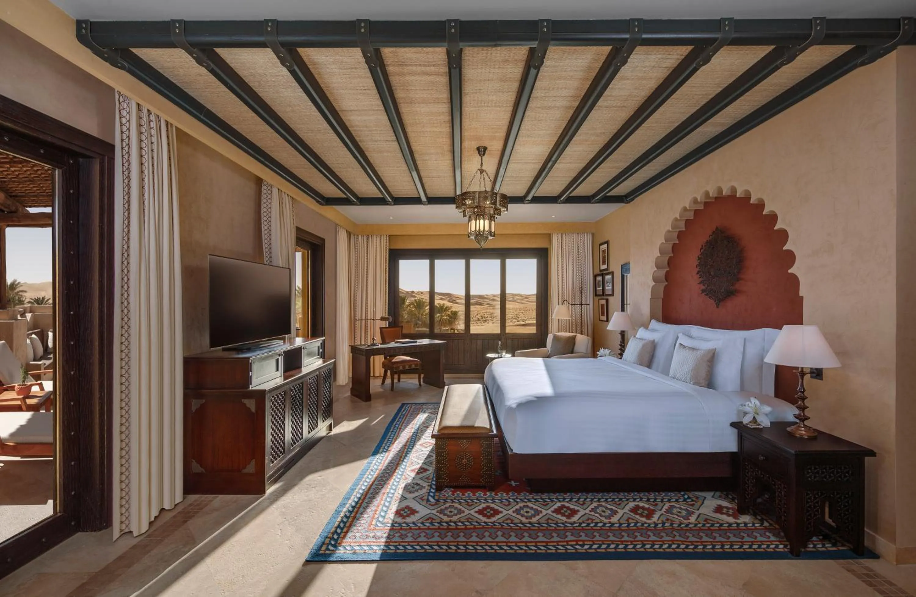 Bedroom, Bed in Anantara Qasr al Sarab Desert Resort