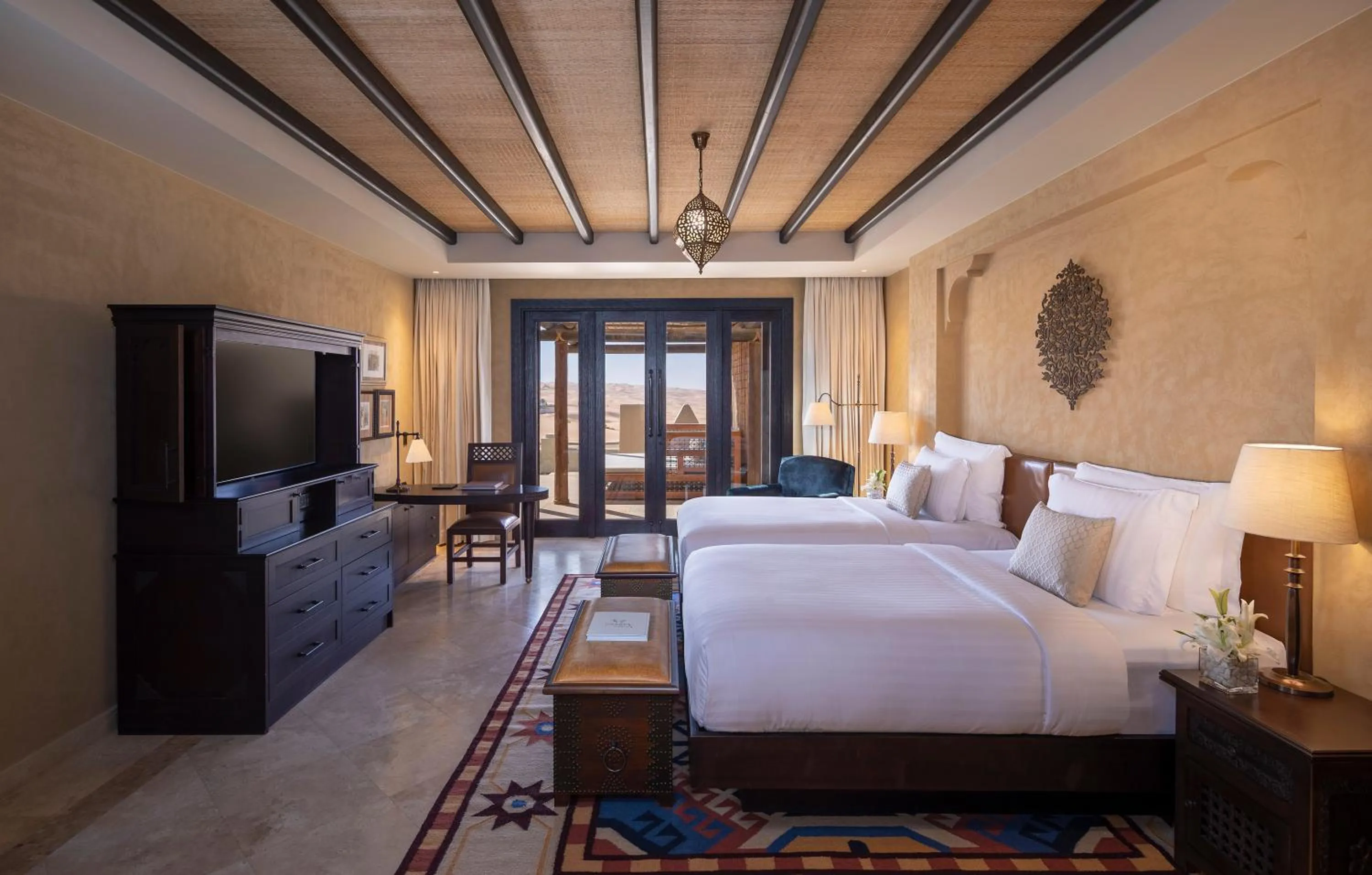 Bedroom, Bed in Anantara Qasr al Sarab Desert Resort