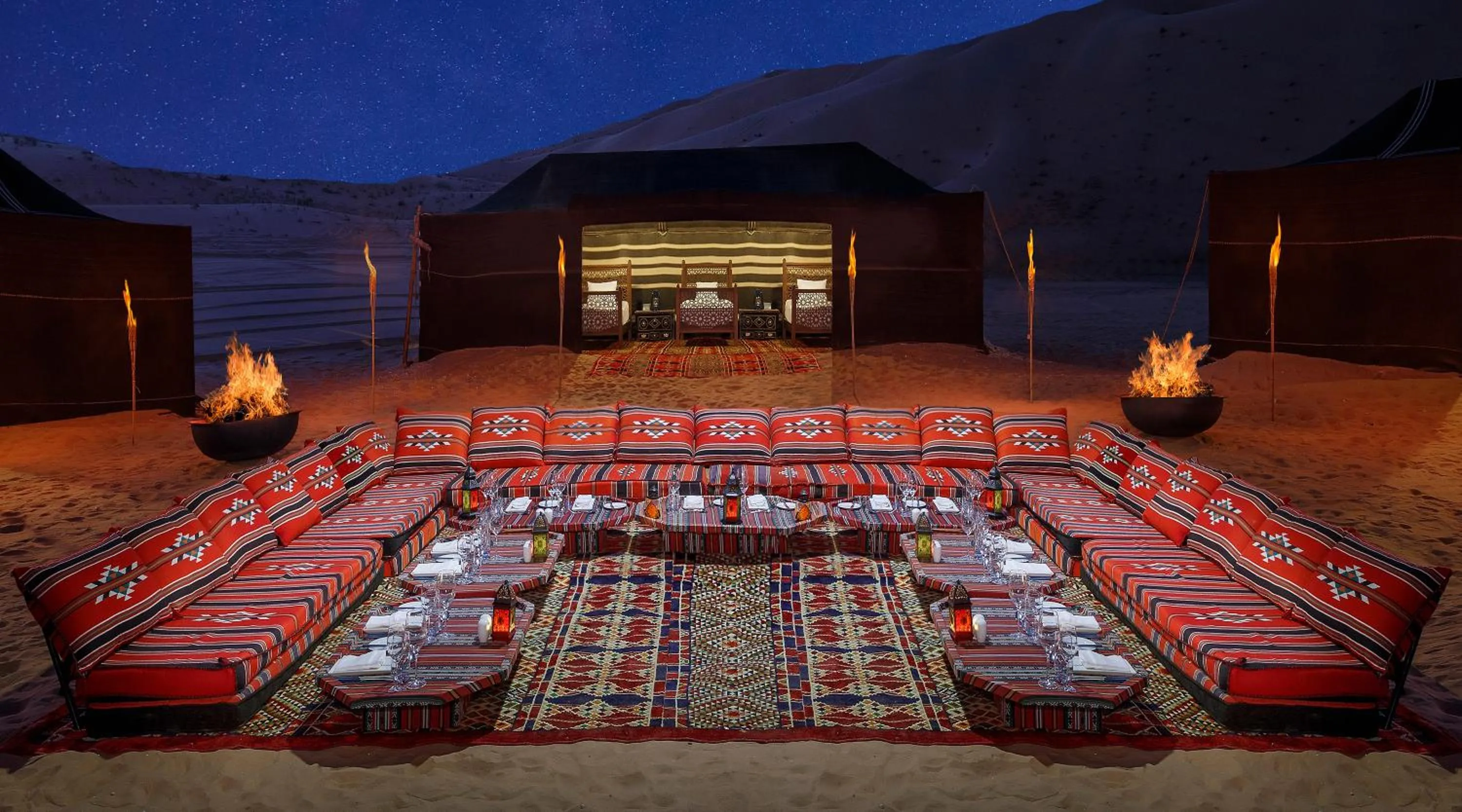 Evening entertainment in Anantara Qasr al Sarab Desert Resort