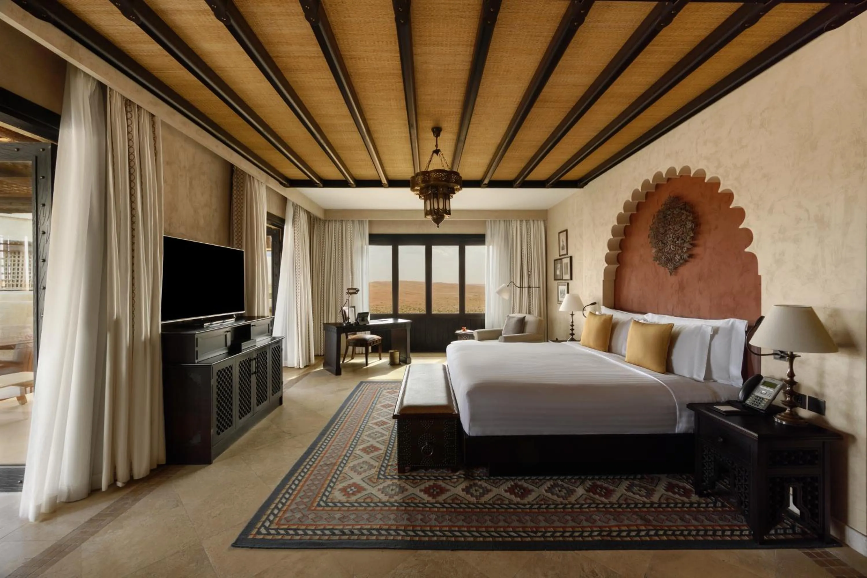 Bedroom, Bed in Anantara Qasr al Sarab Desert Resort