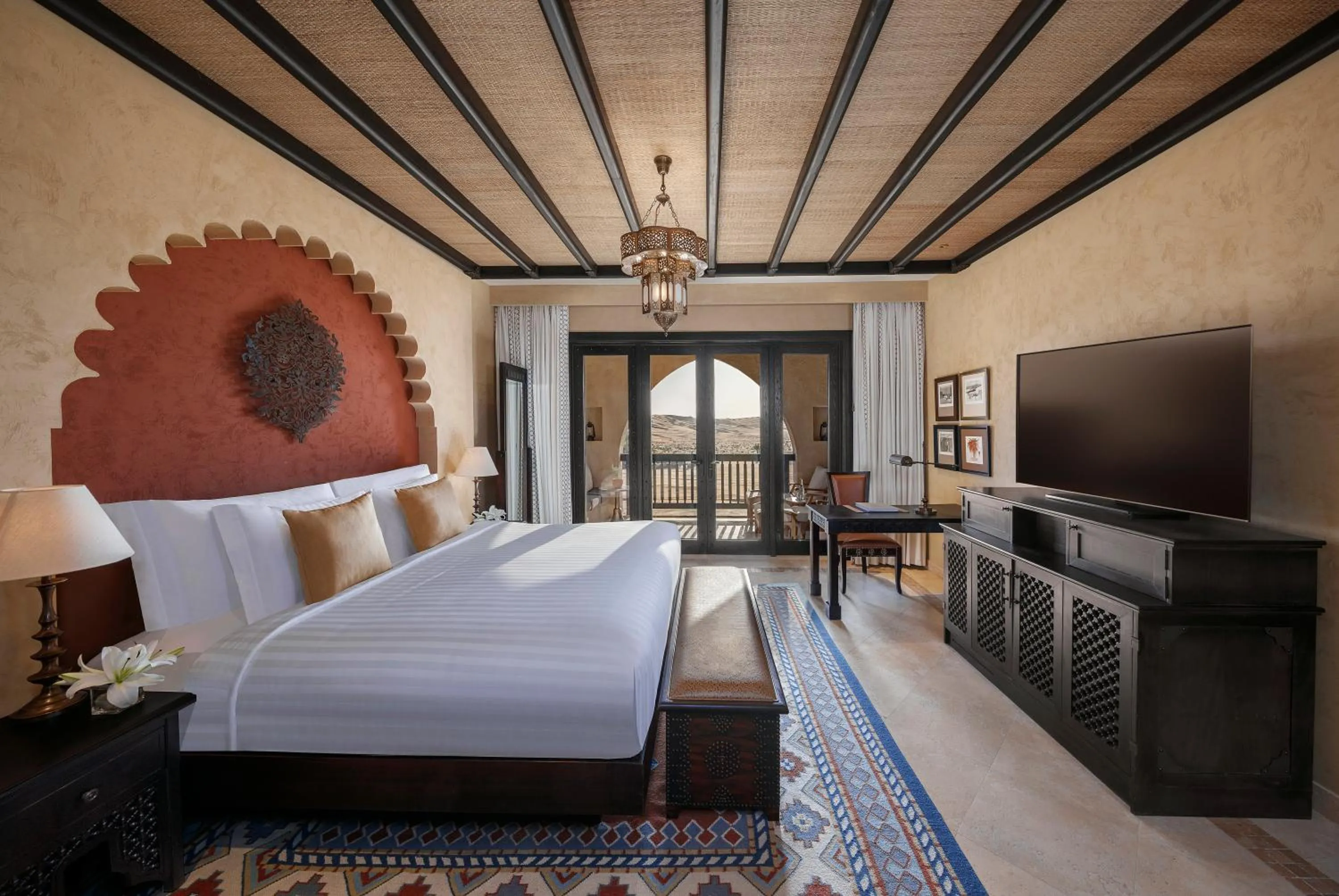 Bedroom, Bed in Anantara Qasr al Sarab Desert Resort