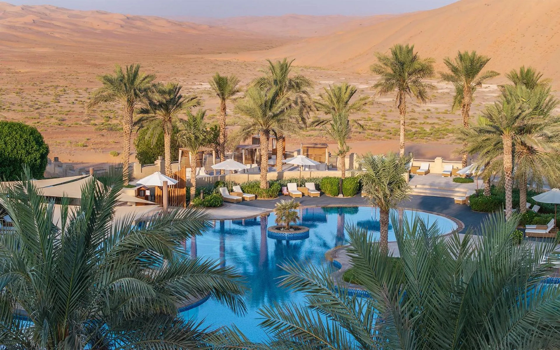 Swimming pool in Anantara Qasr al Sarab Desert Resort