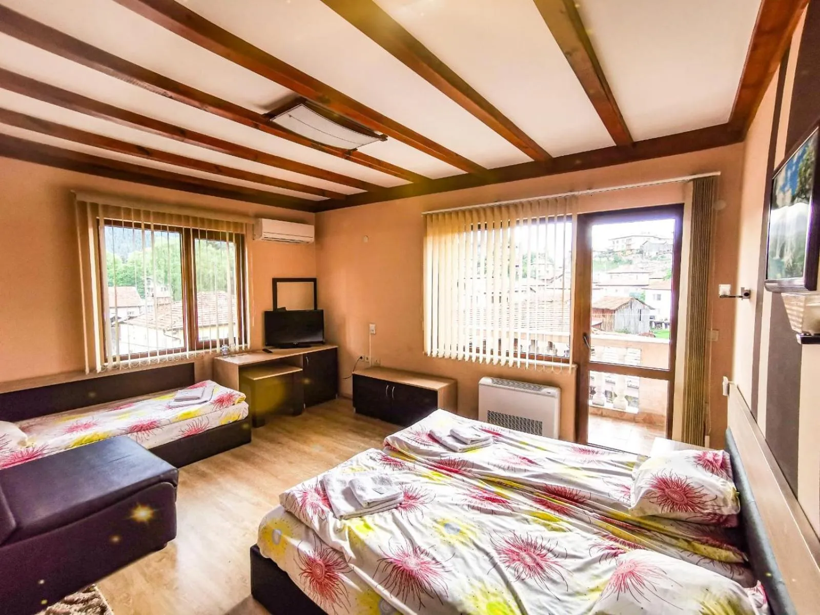 Photo of the whole room in Hotel Alikante