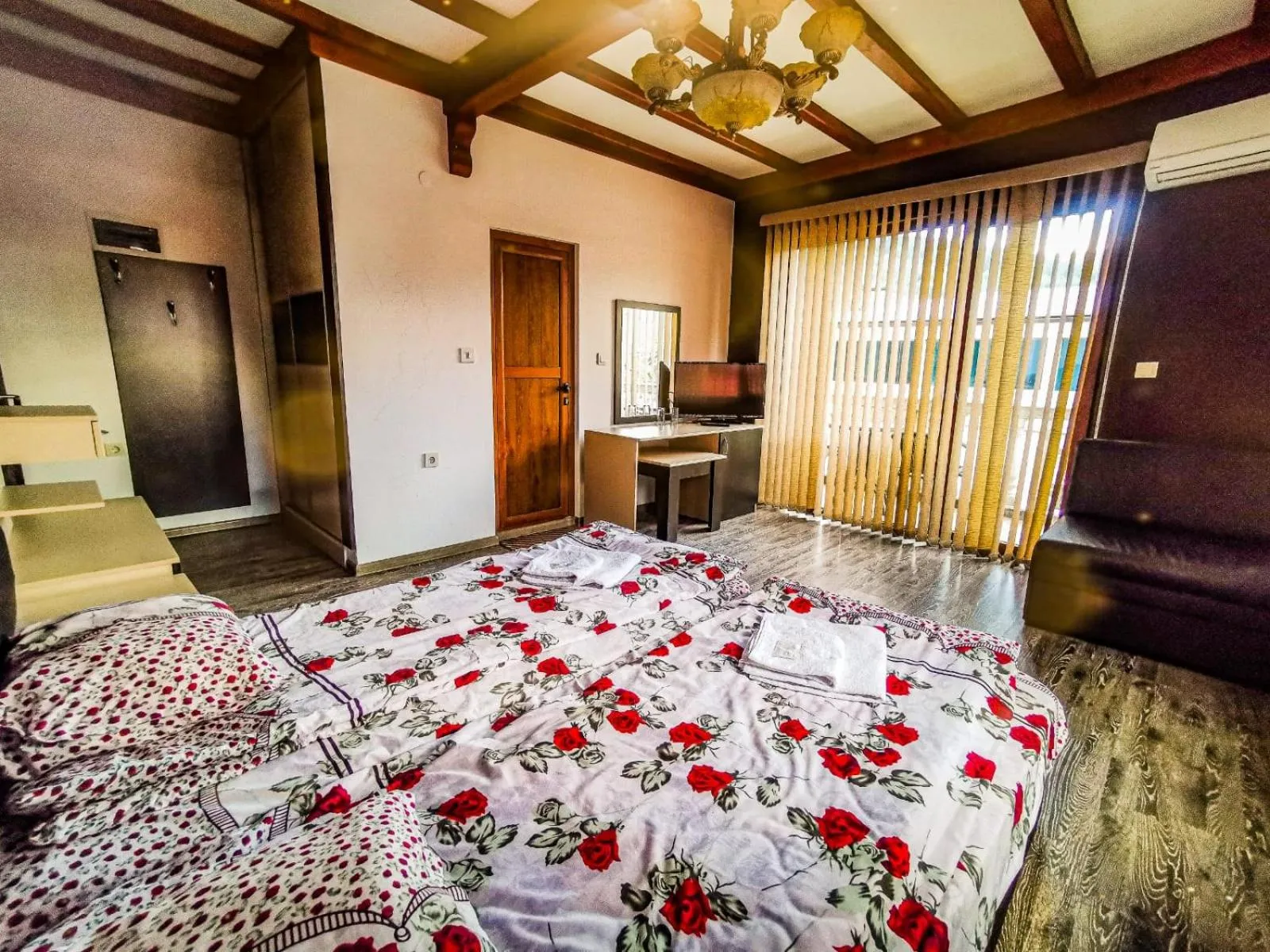 TV and multimedia in Hotel Alikante