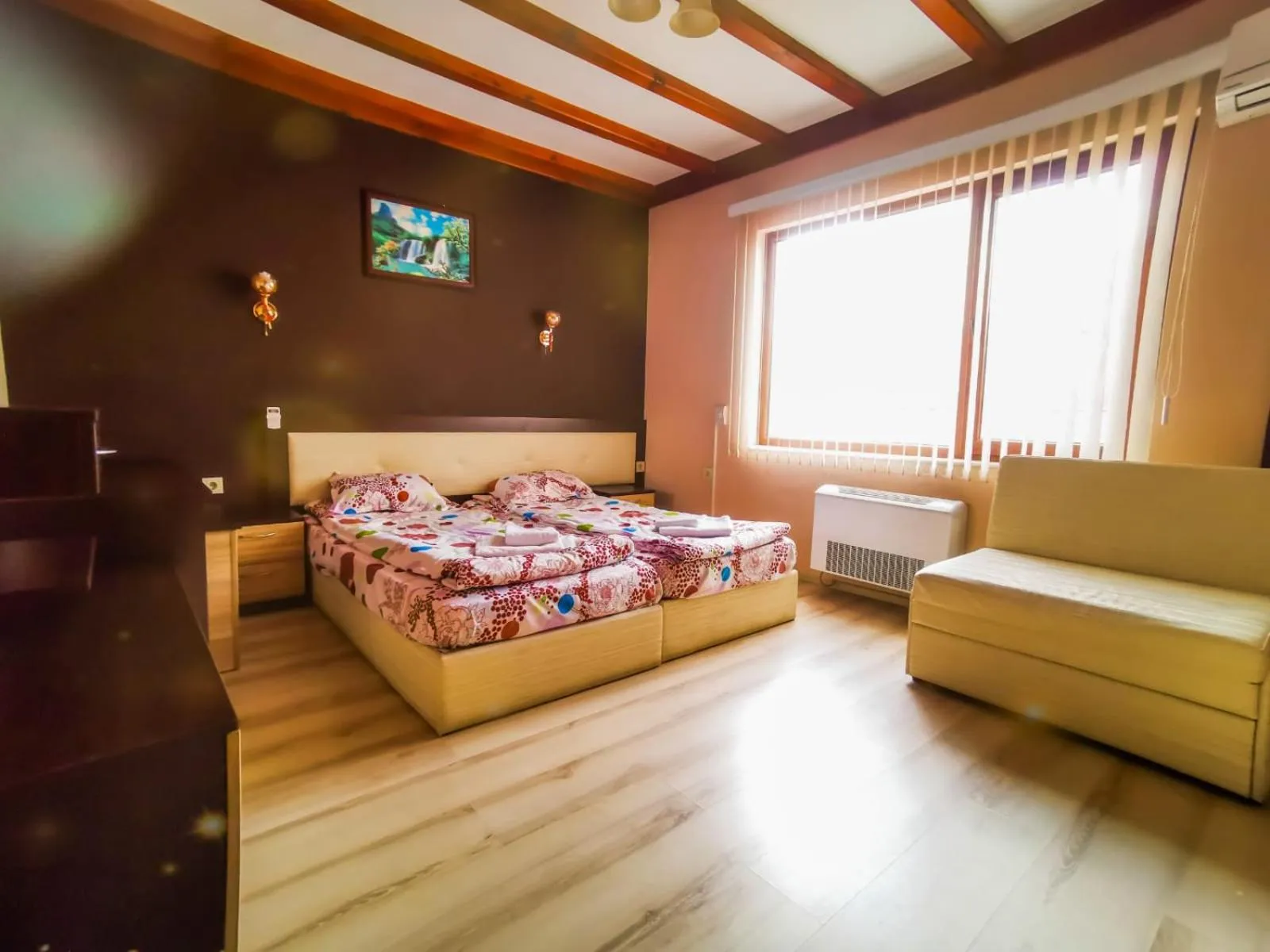 Photo of the whole room in Hotel Alikante