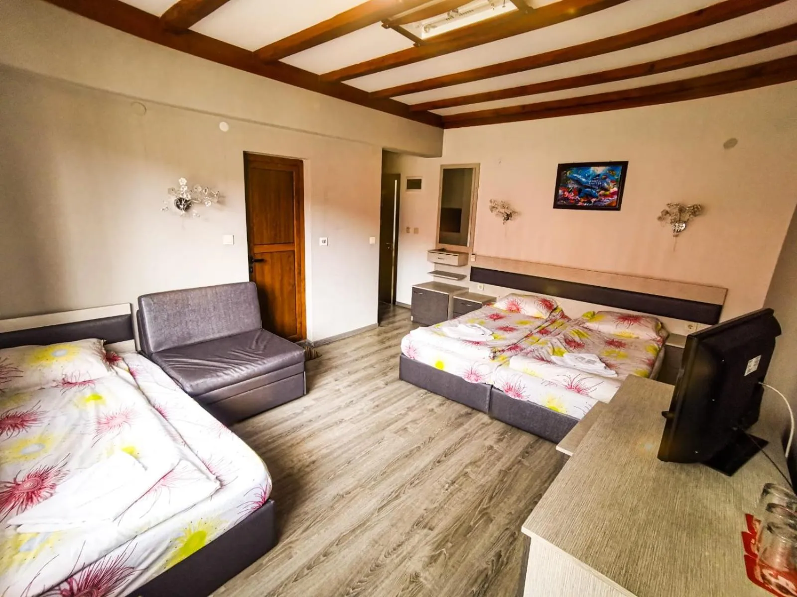 Photo of the whole room in Hotel Alikante