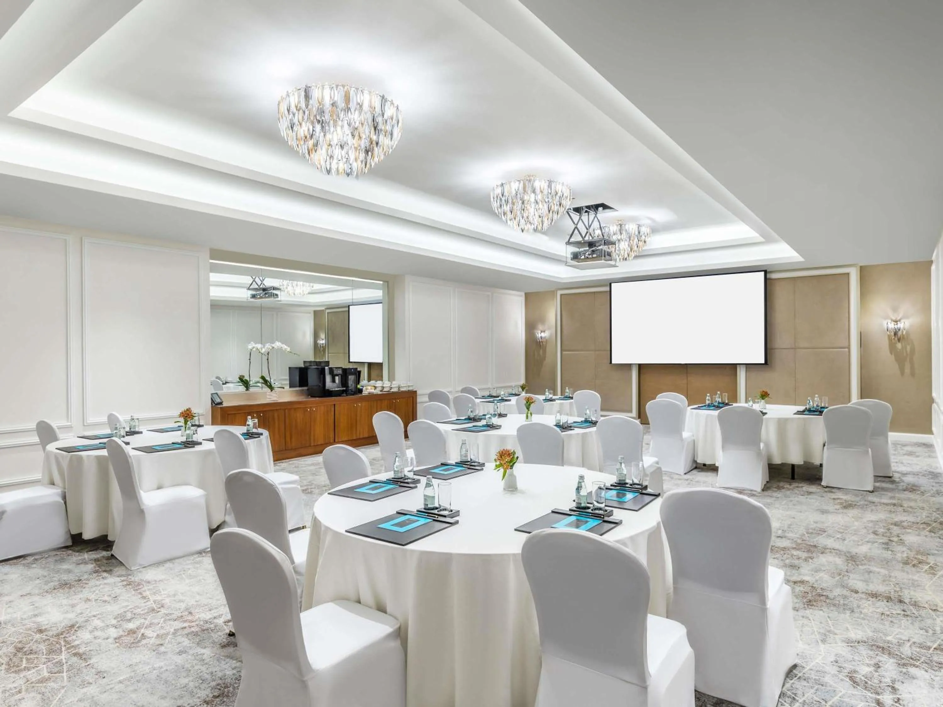 Meeting/conference room in Sofitel Dubai Jumeirah Beach