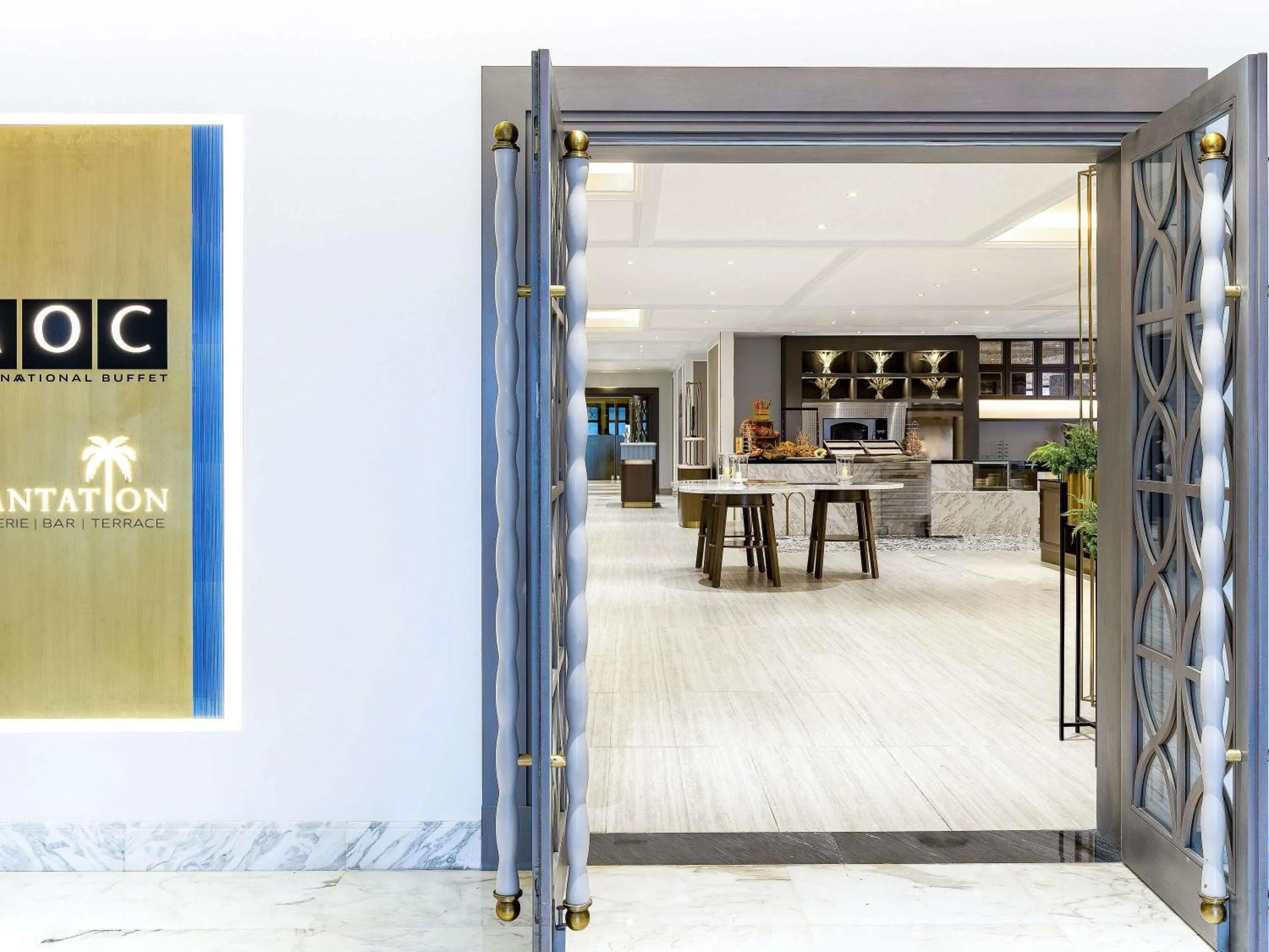 Restaurant/places to eat in Sofitel Dubai Jumeirah Beach