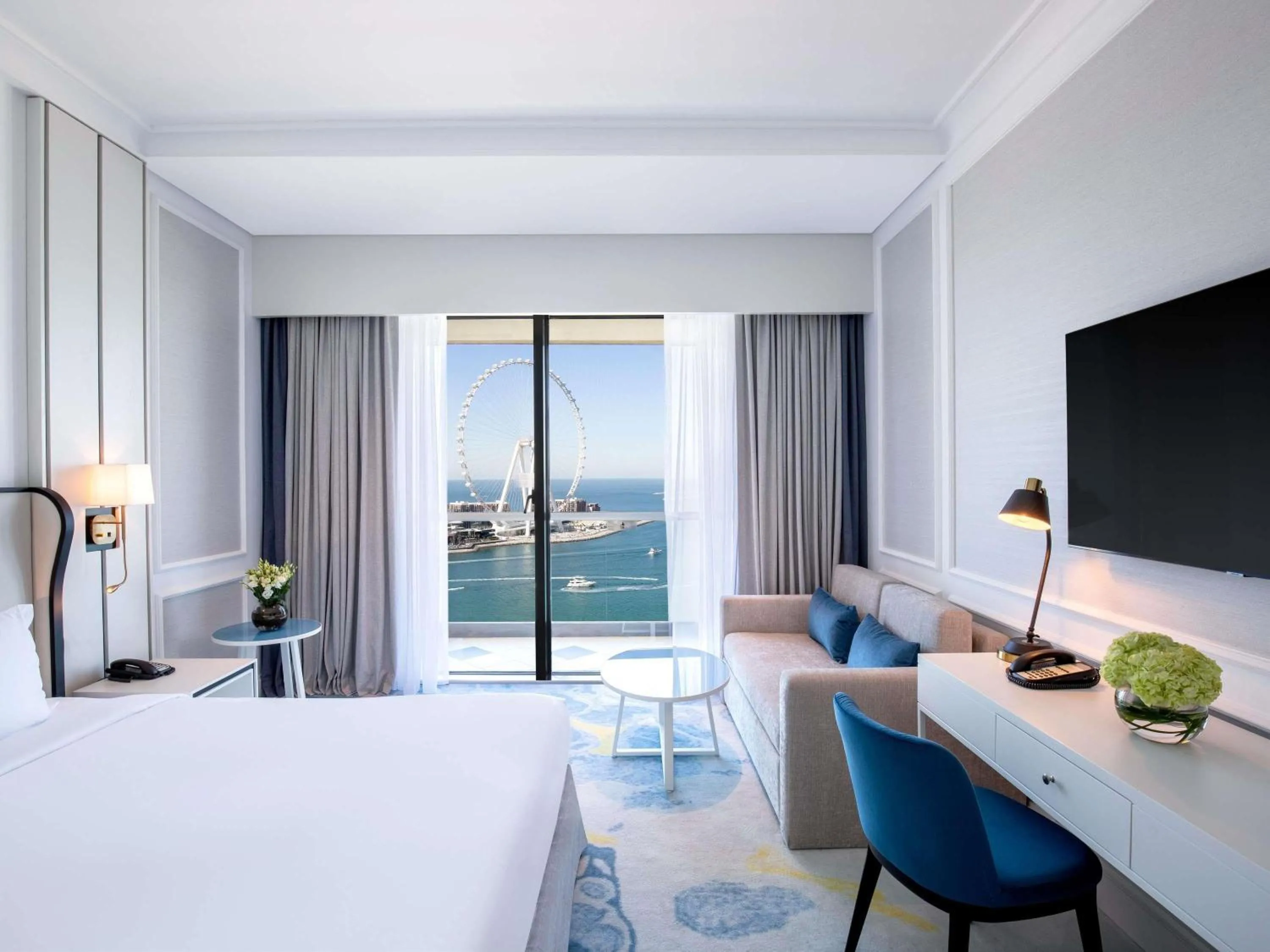 Property building, Bed in Sofitel Dubai Jumeirah Beach