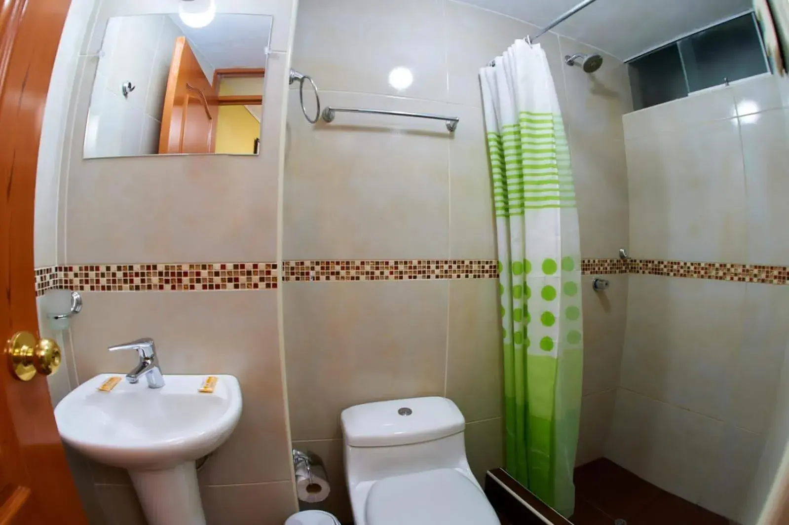 Single Room with Private Bathroom in Marlon's House Arequipa Single Room with Private Bathroom in Marlon's House Arequipa