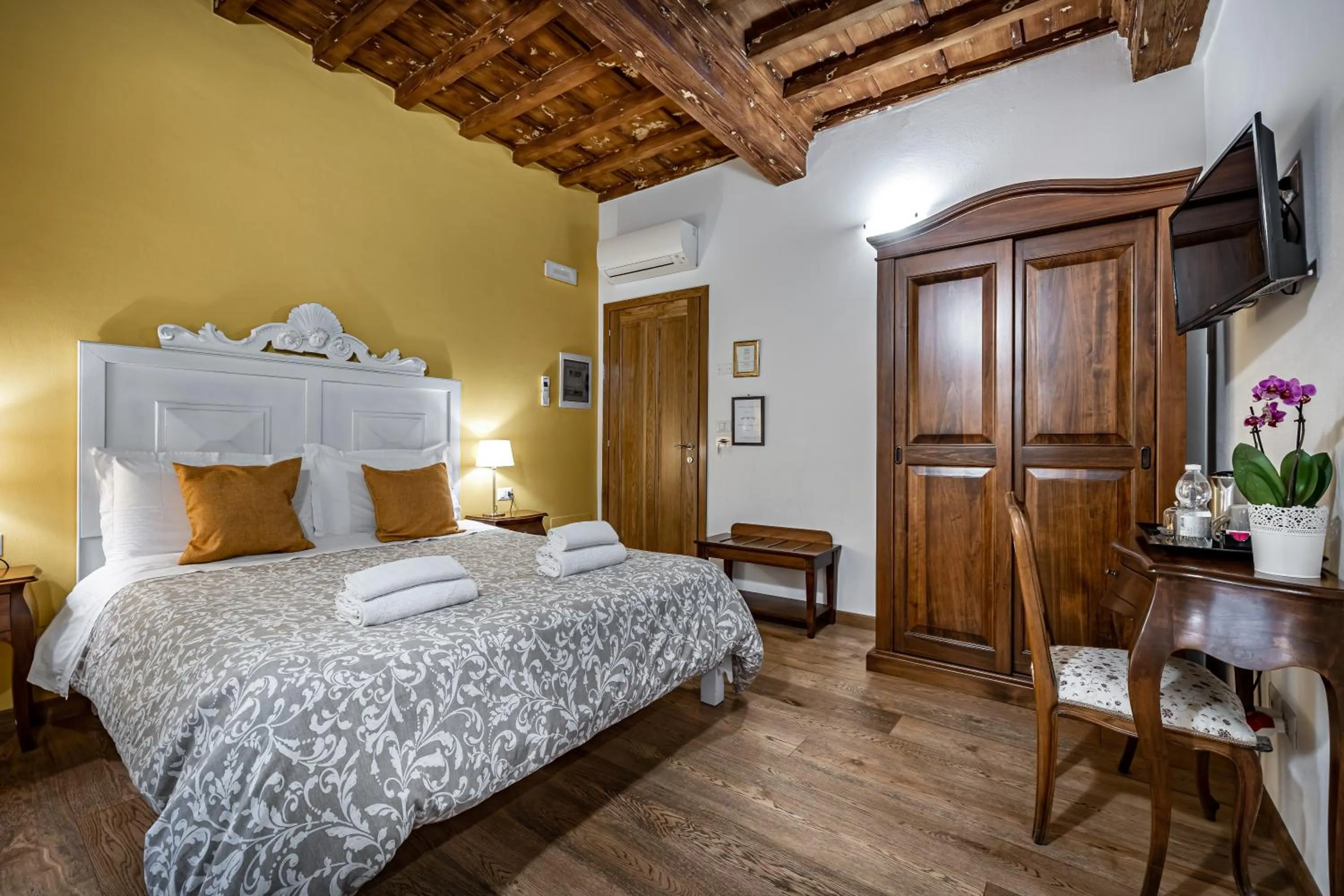Photo of the whole room, Bed in La Stella d'Oro B&B