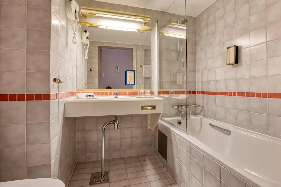 Bathroom in Memory Hotel