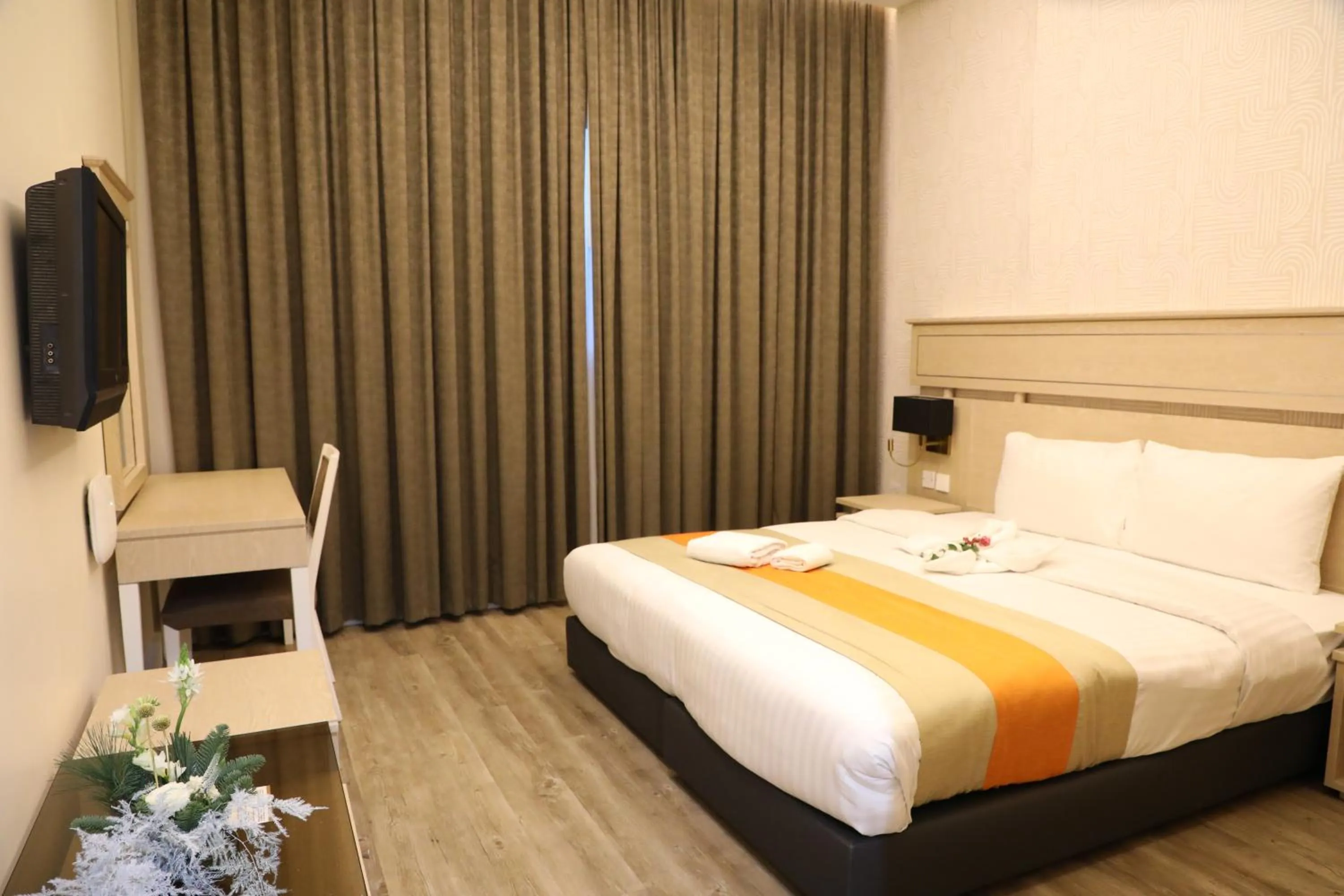 TV and multimedia, Bed in Wescott Plaza Hotel Apartments LLC Formerly West Zone Plaza Hotel Apts