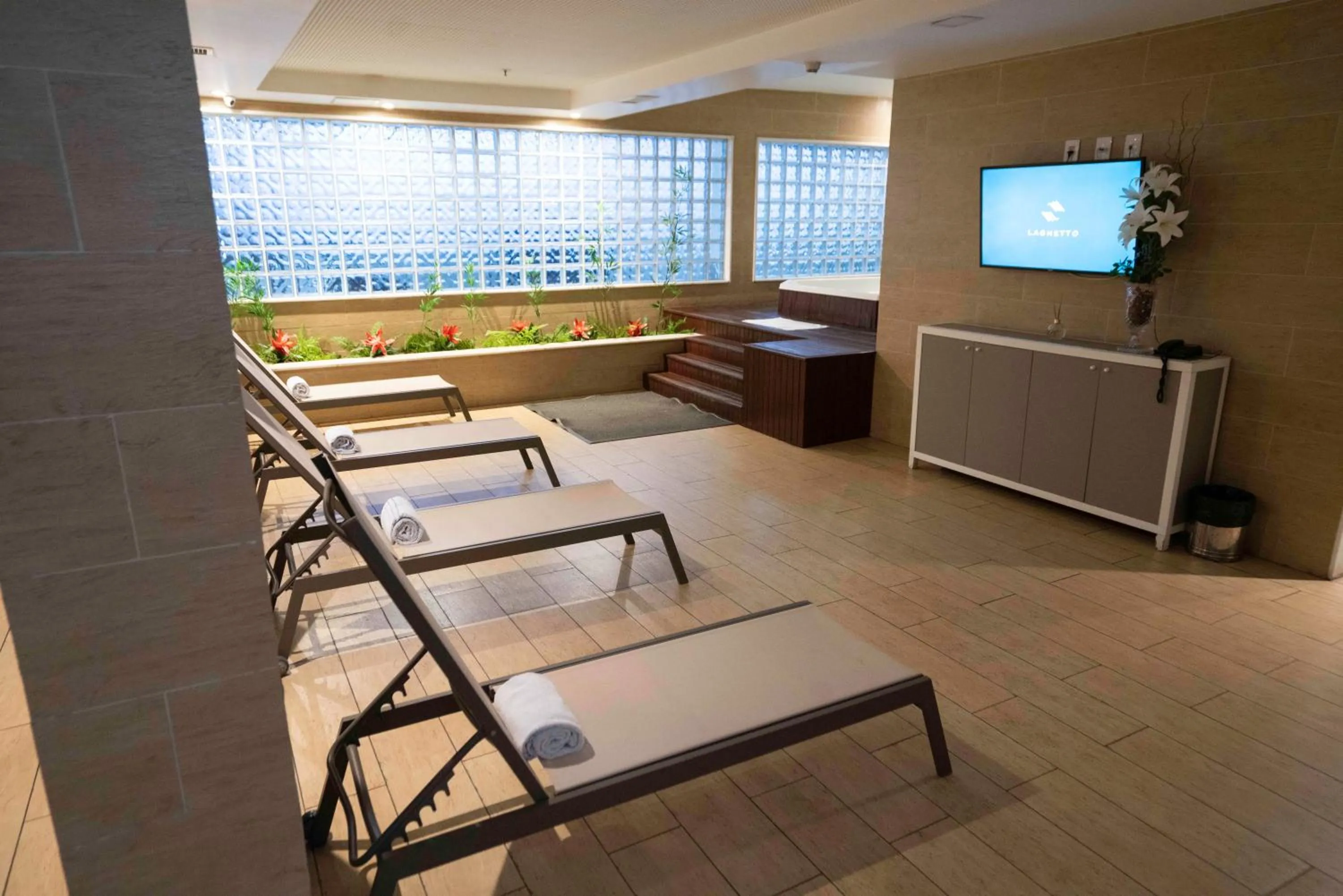 Hot Tub in Laghetto Stilo Barra