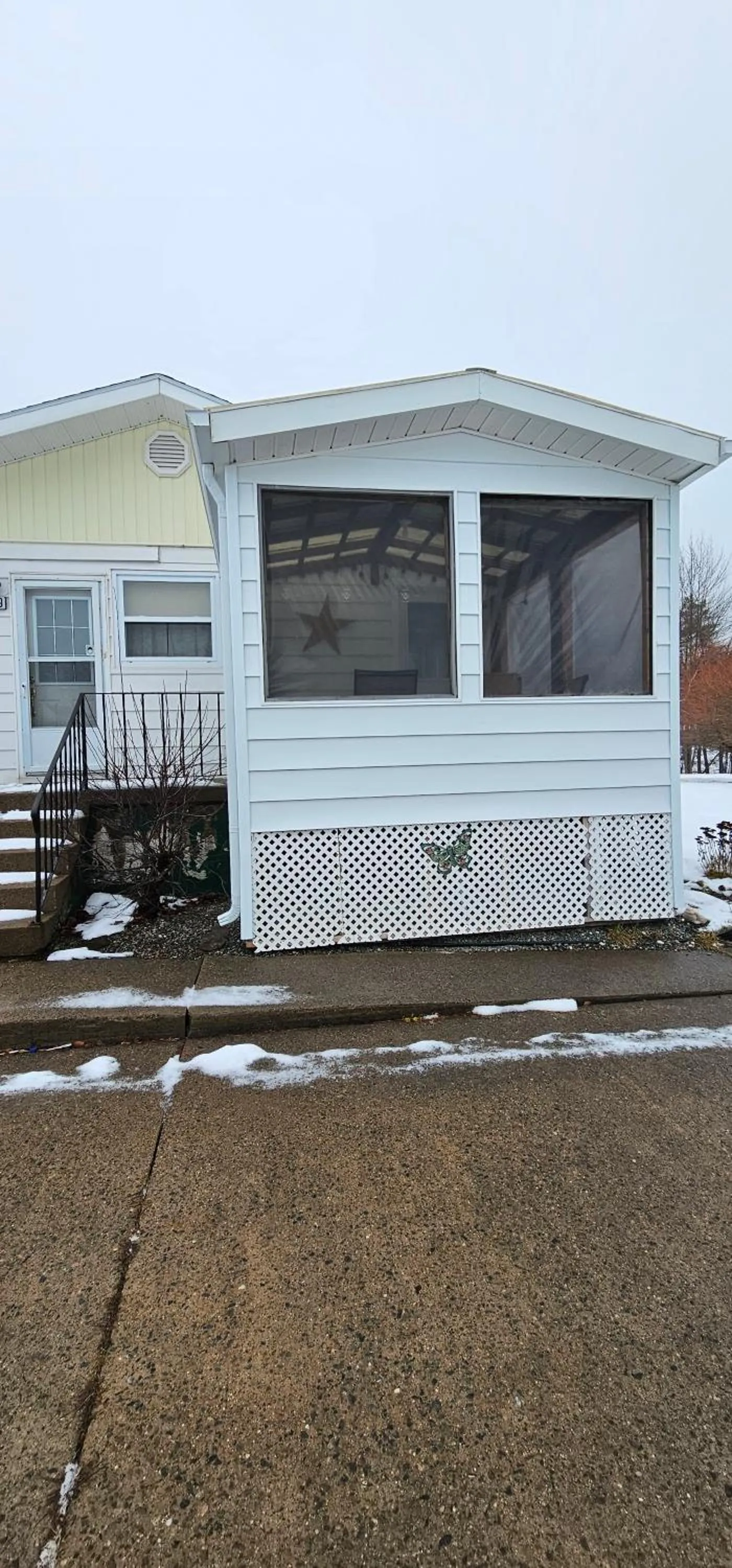 Property building in Fair Isle Motel & The Nest