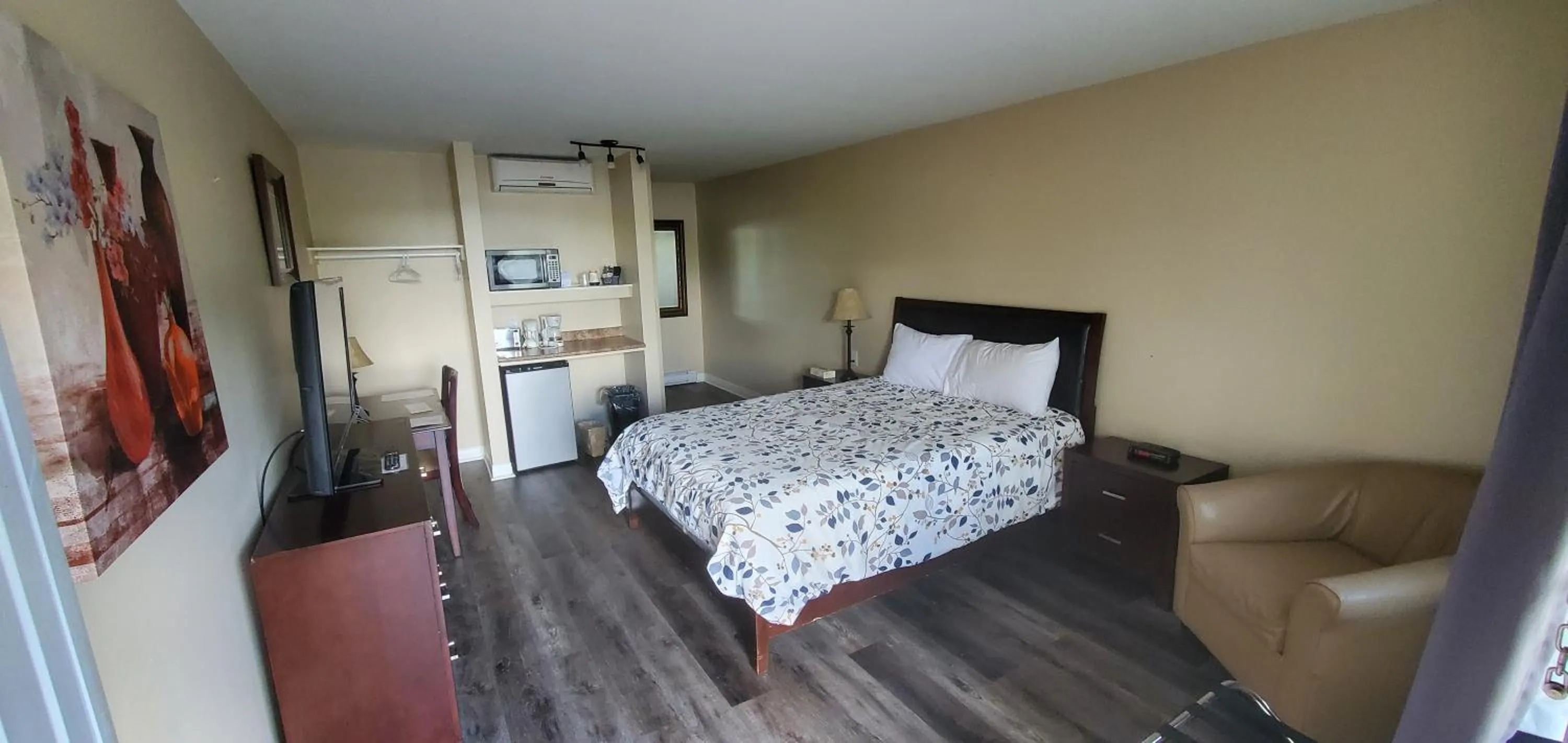 Photo of the whole room, Bed in Fair Isle Motel & The Nest