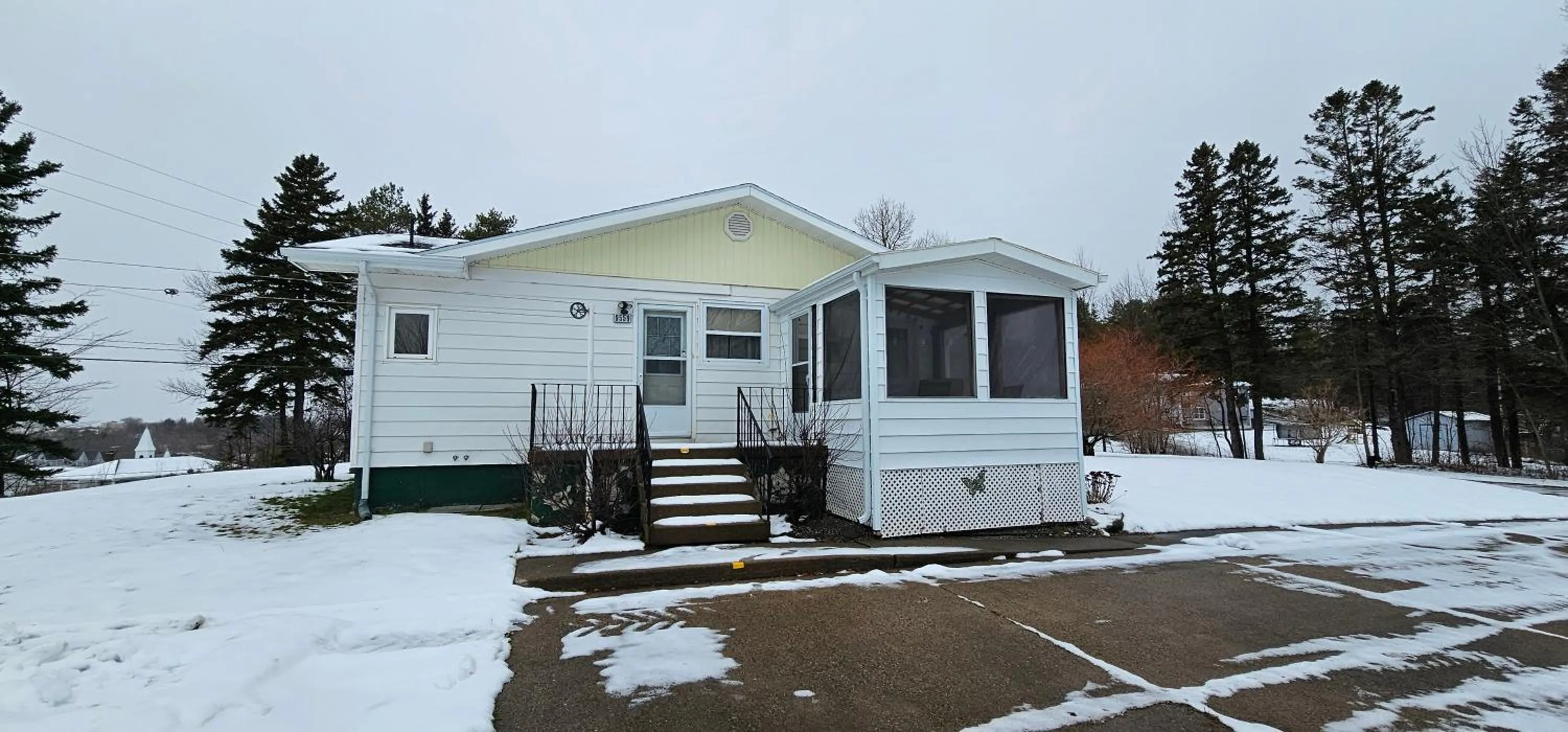 Property building in Fair Isle Motel & The Nest