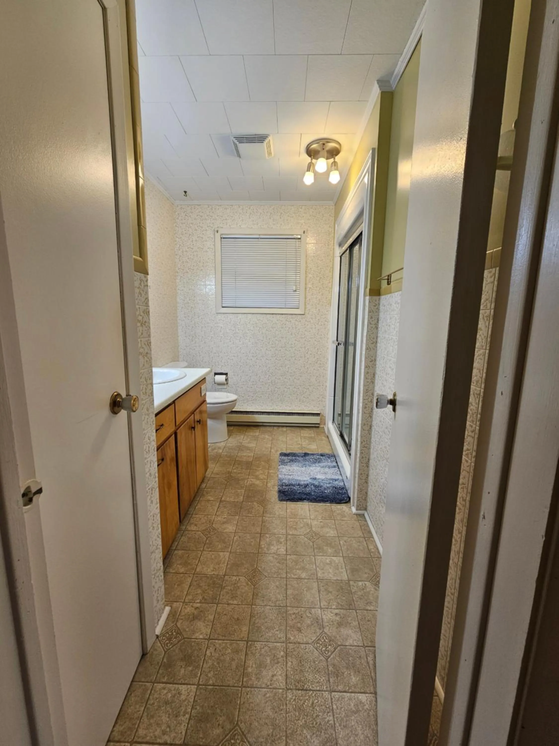 Bathroom, Bed in Fair Isle Motel & The Nest
